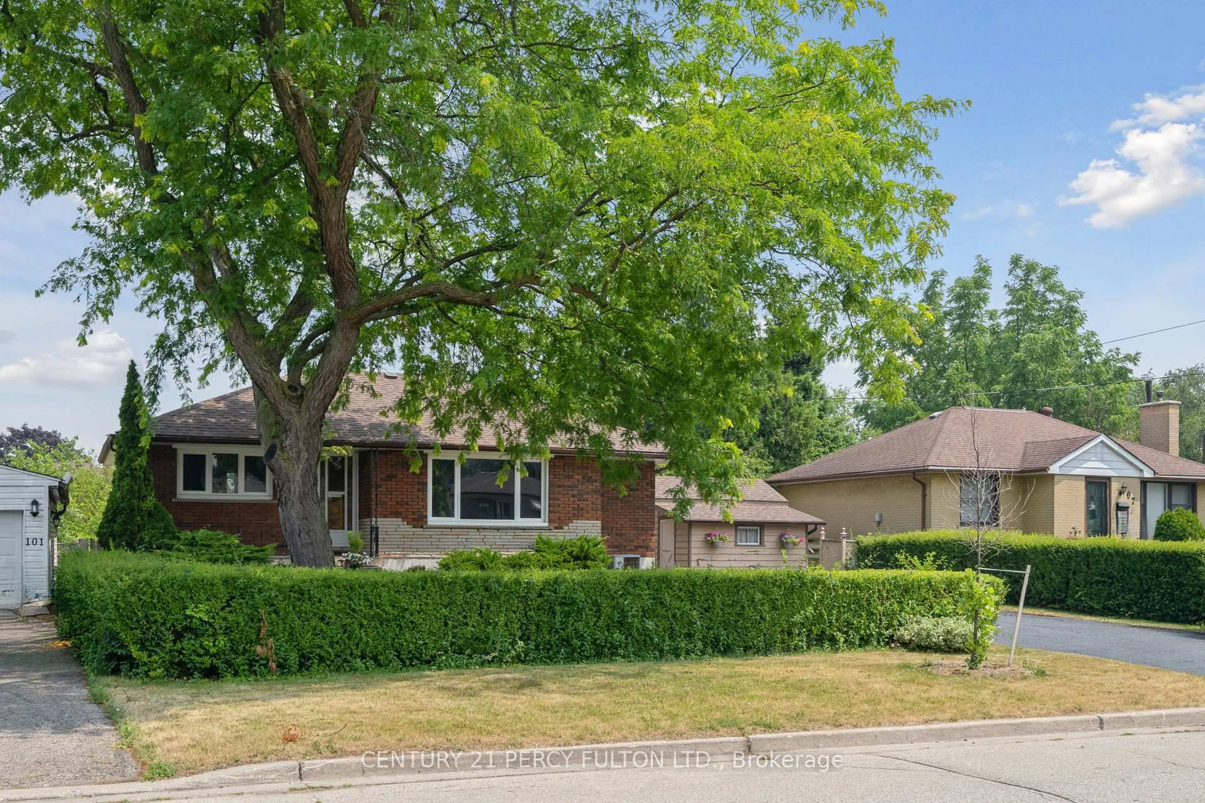 Home with brick exterior material, street for 99 Kitchener Rd, Toronto Ontario M1E 2X8