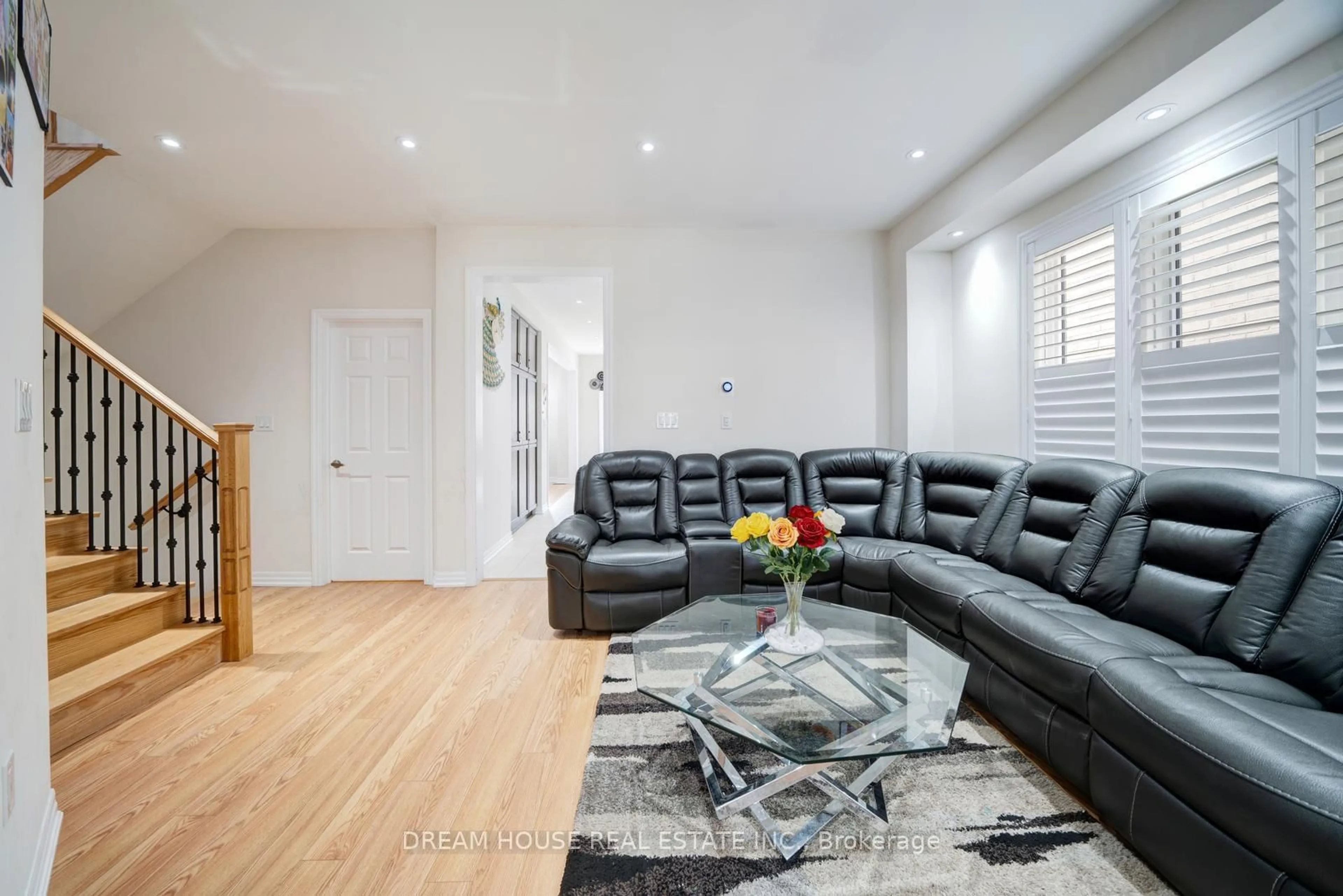 Living room with furniture, wood/laminate floor for 7 Northrop Ave, Clarington Ontario L1B 0W6