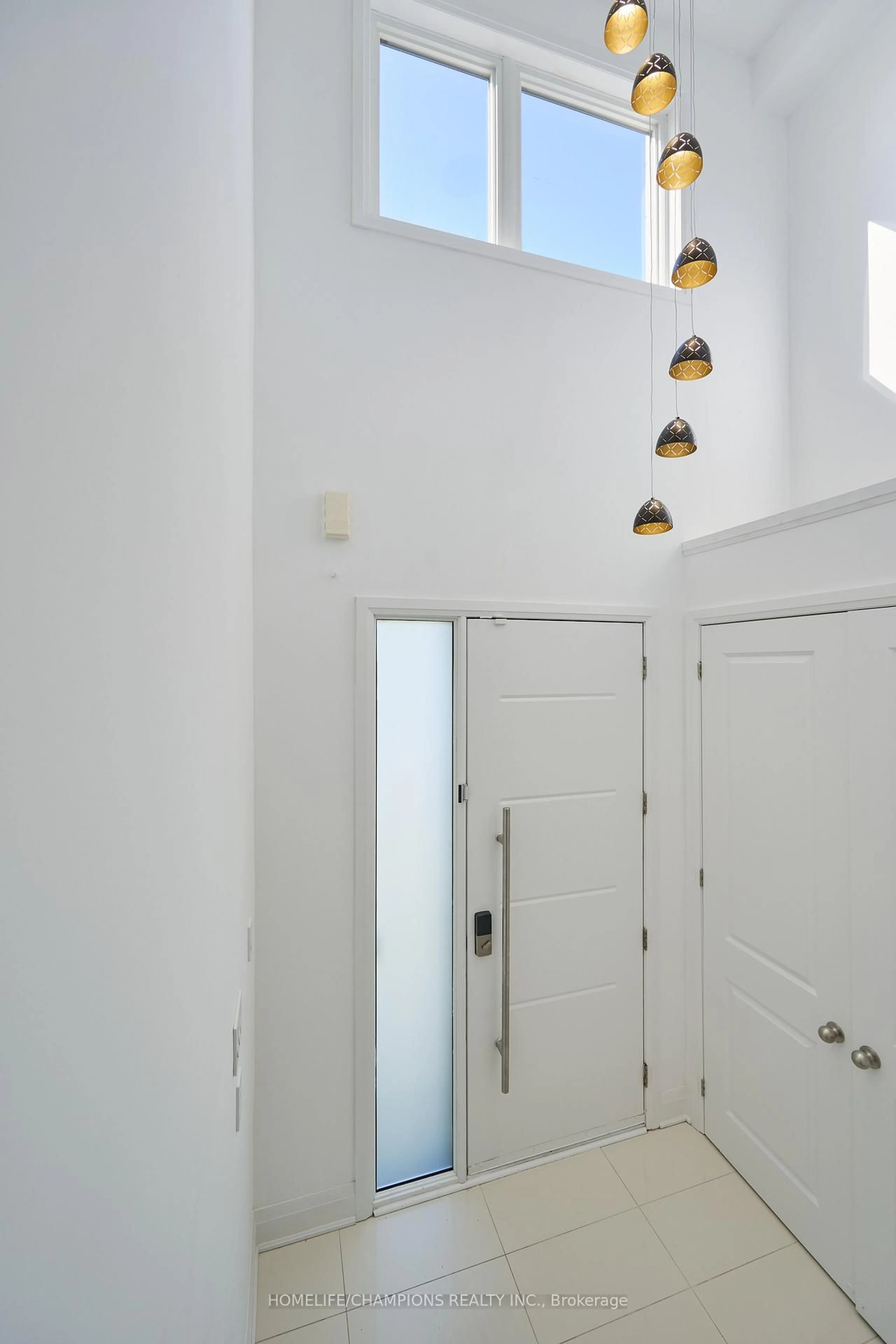 Indoor entryway for 195 Port Darlington Rd, Clarington Ontario L1C 2W3