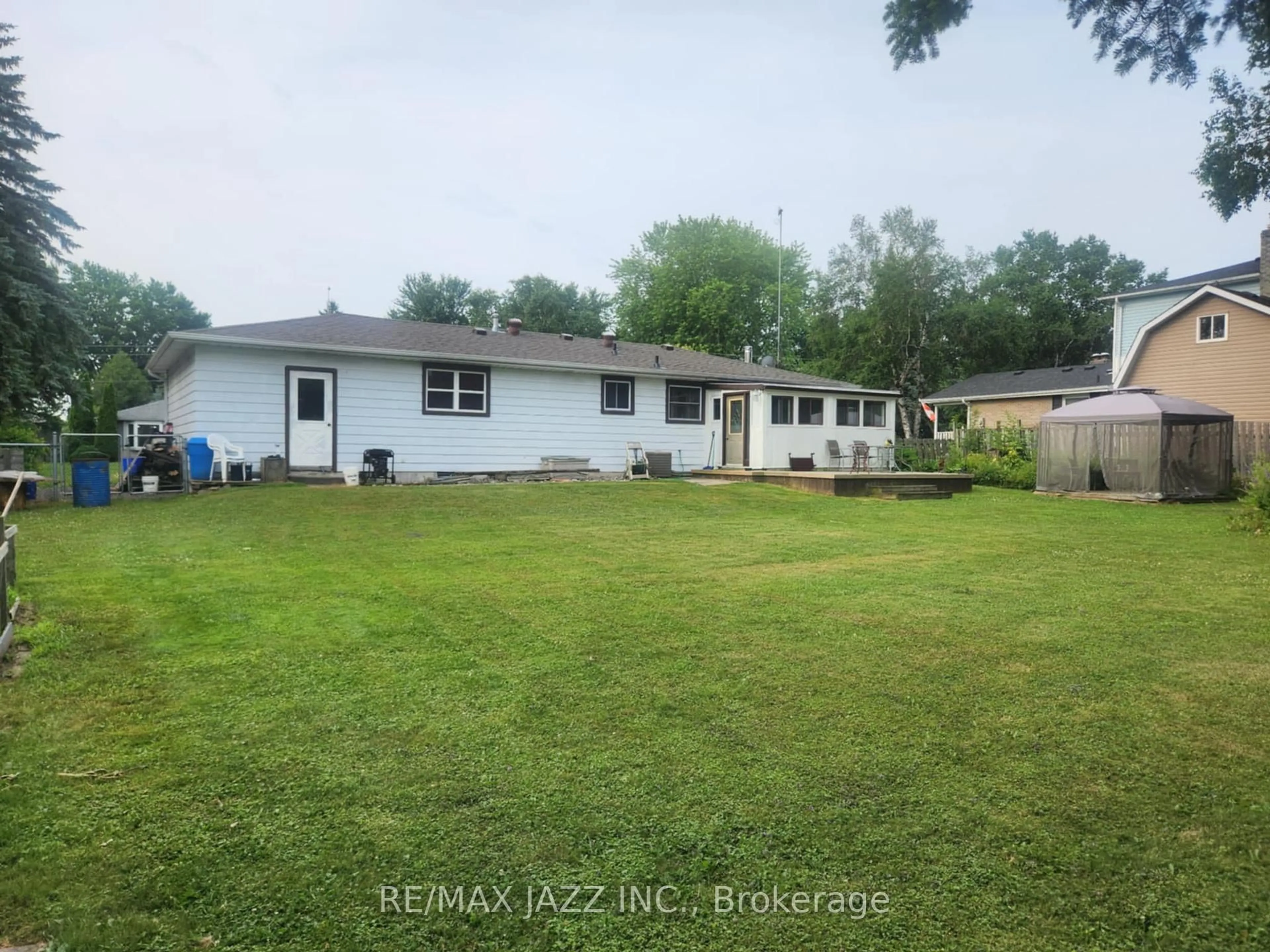 A pic from outside/outdoor area/front of a property/back of a property/a pic from drone, water/lake/river/ocean view for 22 Sunrise Dr, Scugog Ontario L0B 1B0