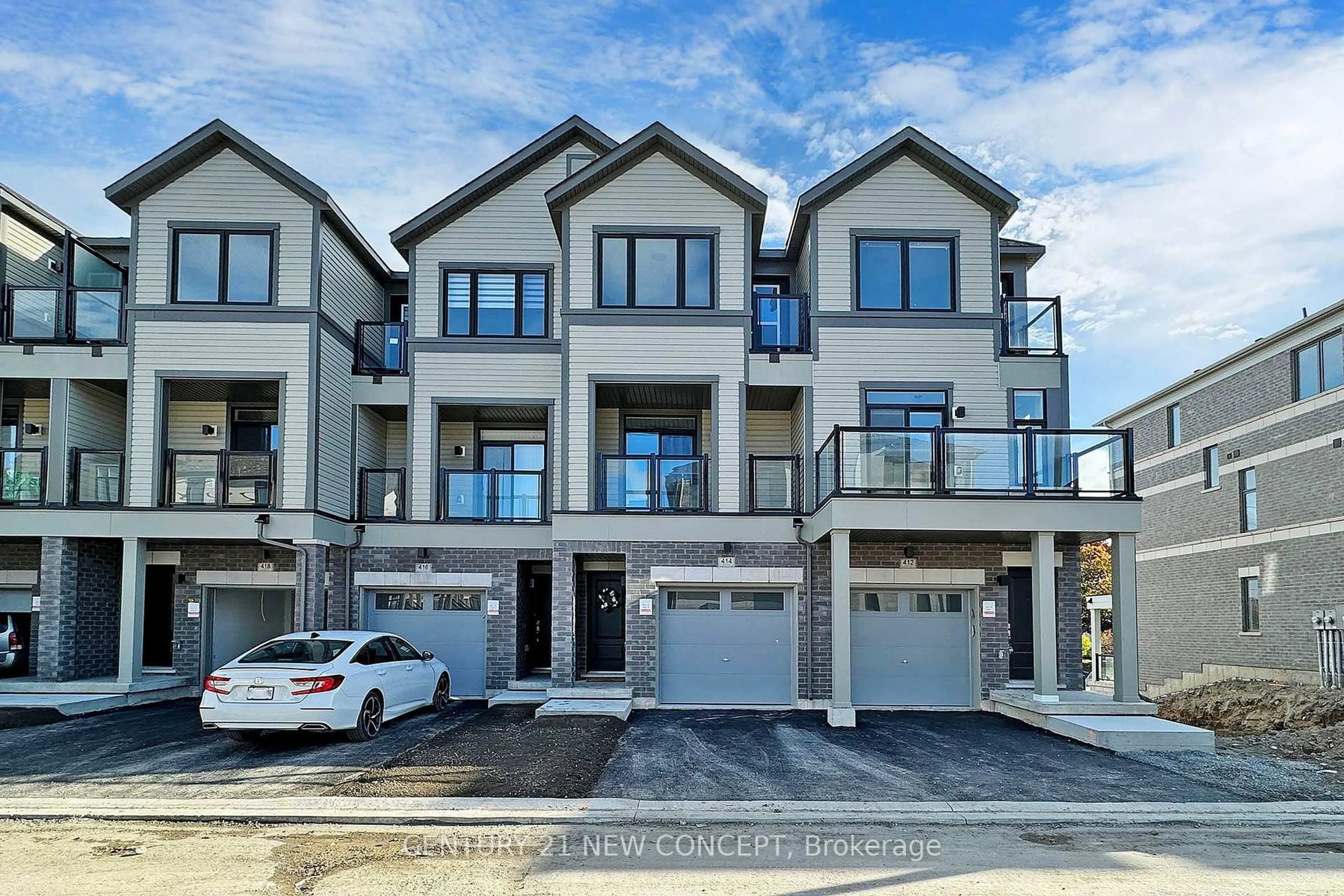 Unknown for 414 Okanagan Path, Oshawa Ontario L1H 0B1