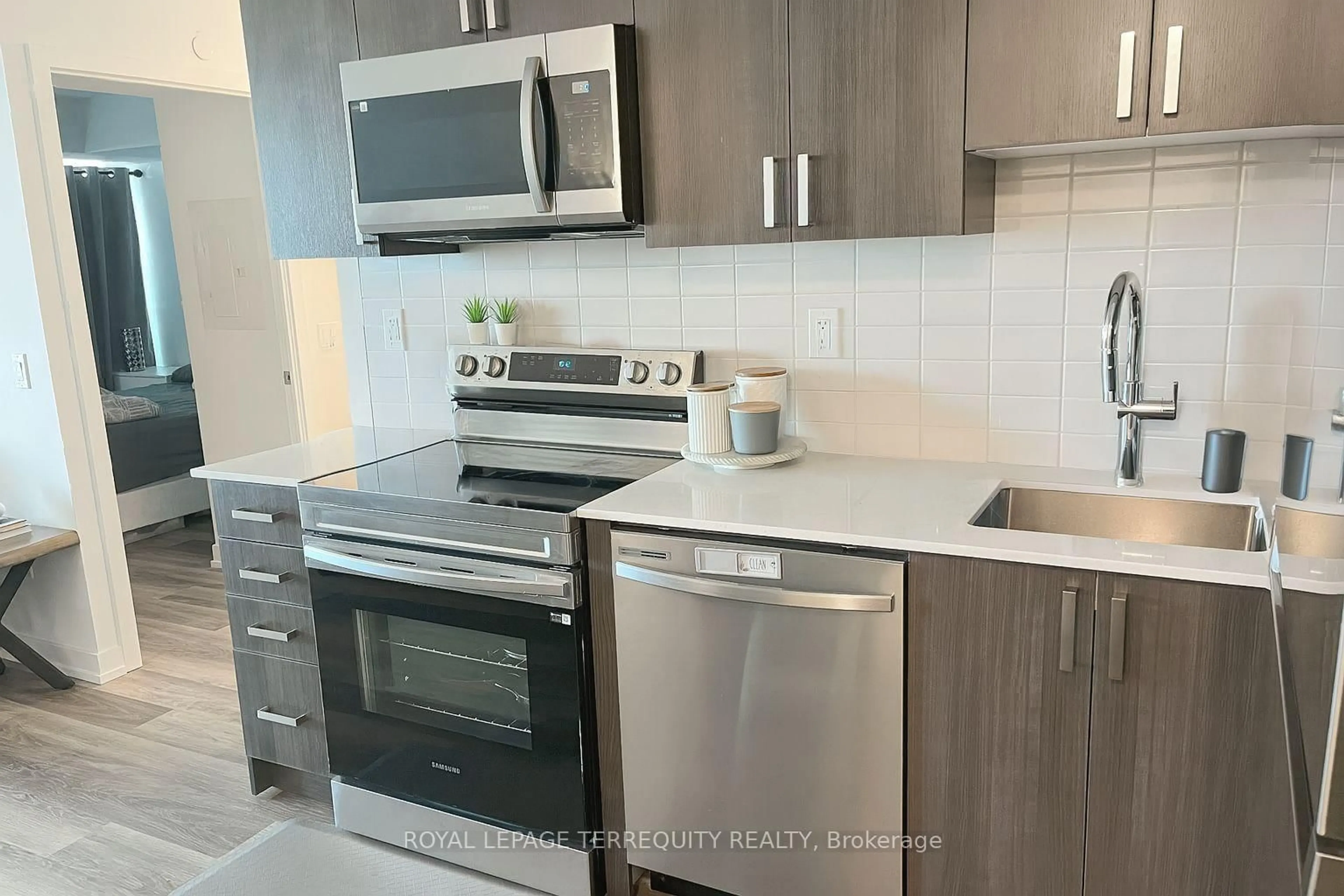 Standard kitchen, ceramic/tile floor for 1435 Celebration Dr #1106, Pickering Ontario L1W 0C4