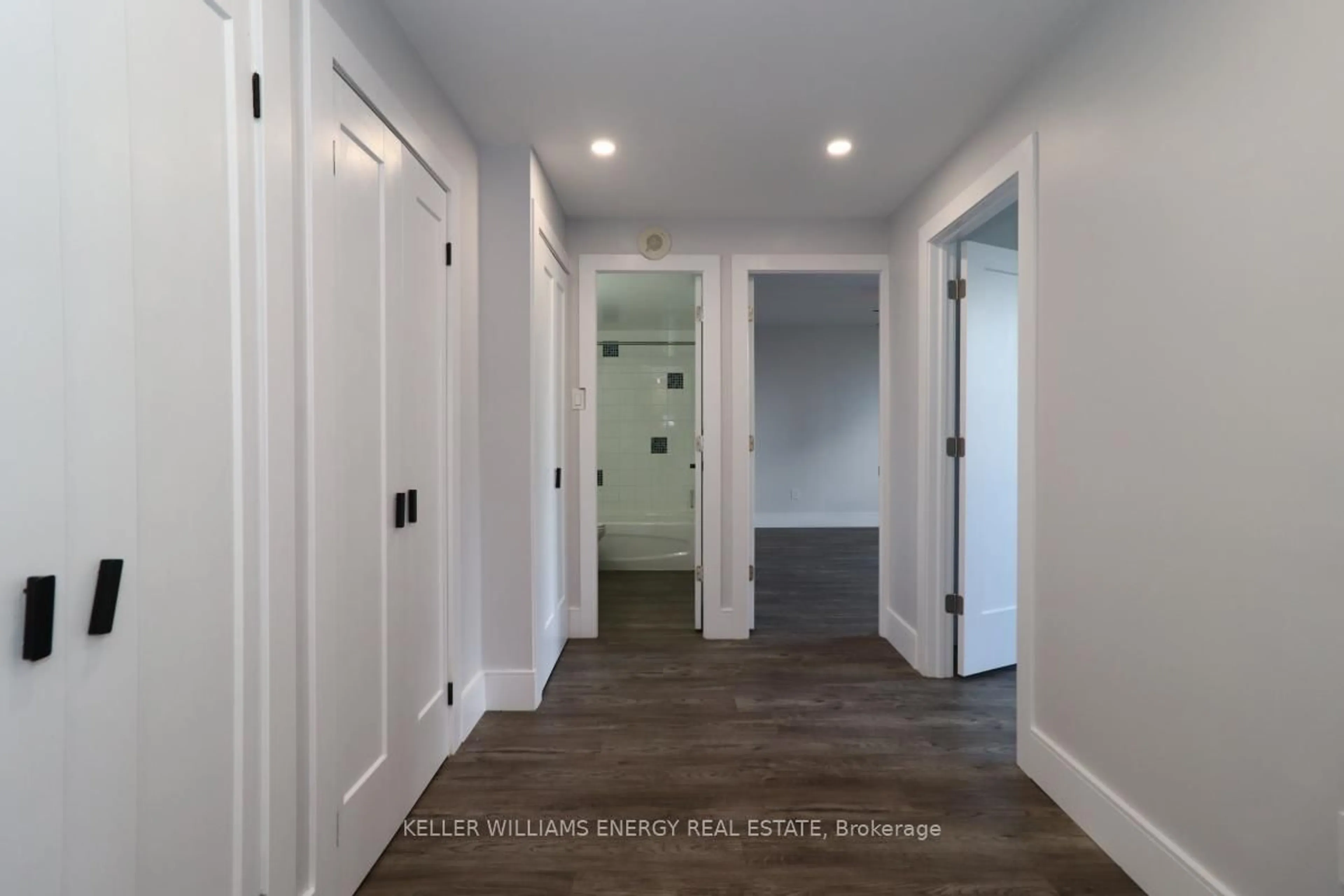 Indoor entryway for 1210 Radom St #501, Pickering Ontario L1W 2Z3