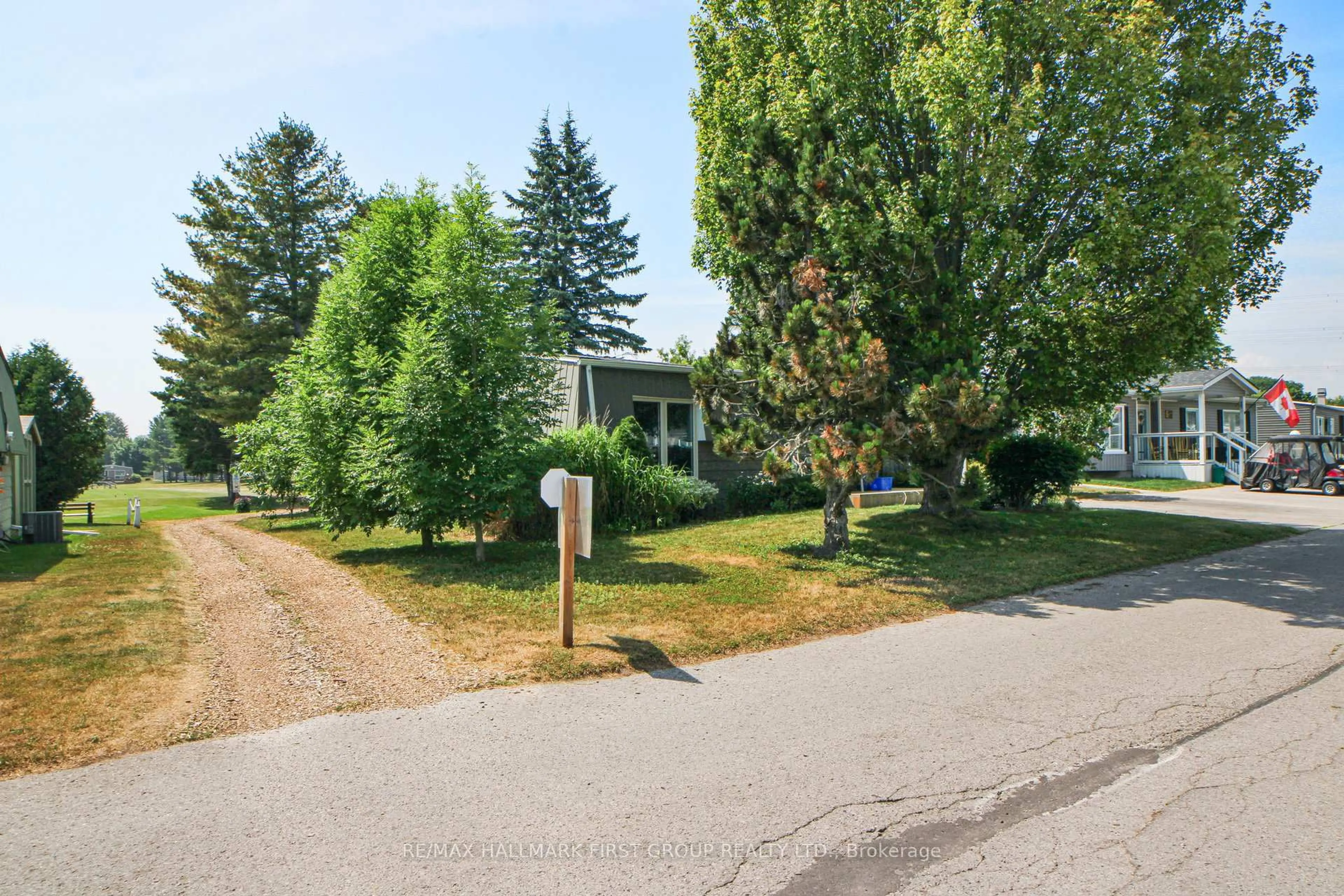 A pic from outside/outdoor area/front of a property/back of a property/a pic from drone, street for 4 Kawartha Rd, Clarington Ontario L1B 1B9