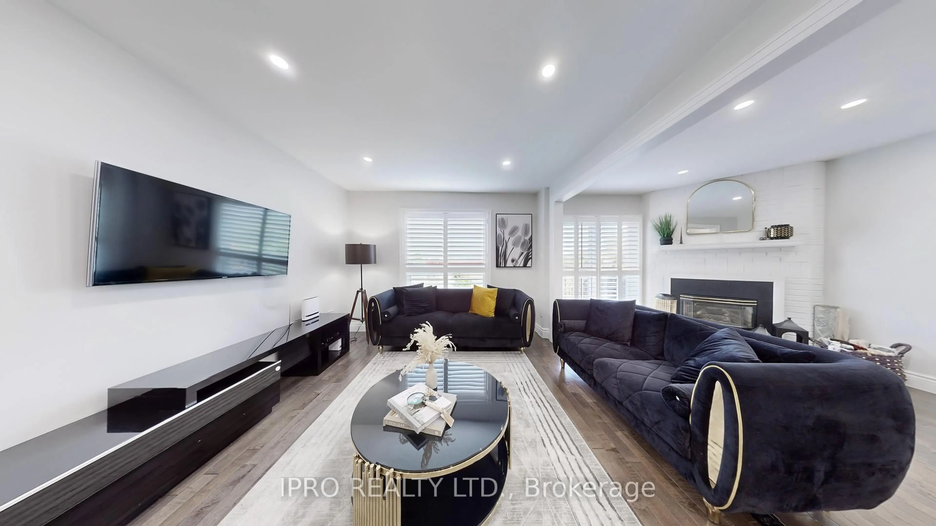 Living room with furniture, unknown for 1525 Marshcourt Dr, Pickering Ontario L1V 6C8