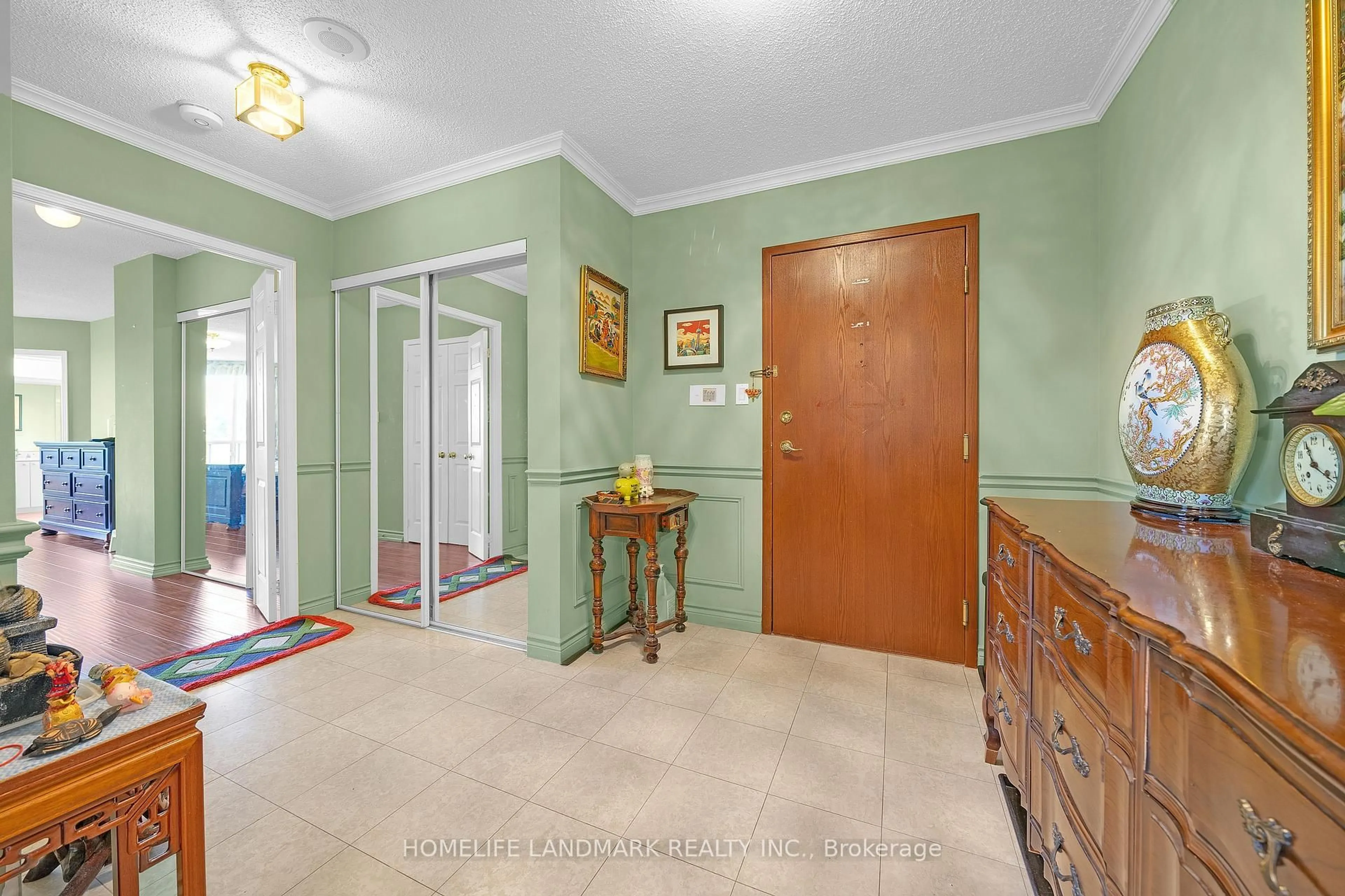 Indoor foyer for 168 Bonis Ave #505, Toronto Ontario M1T 3V6