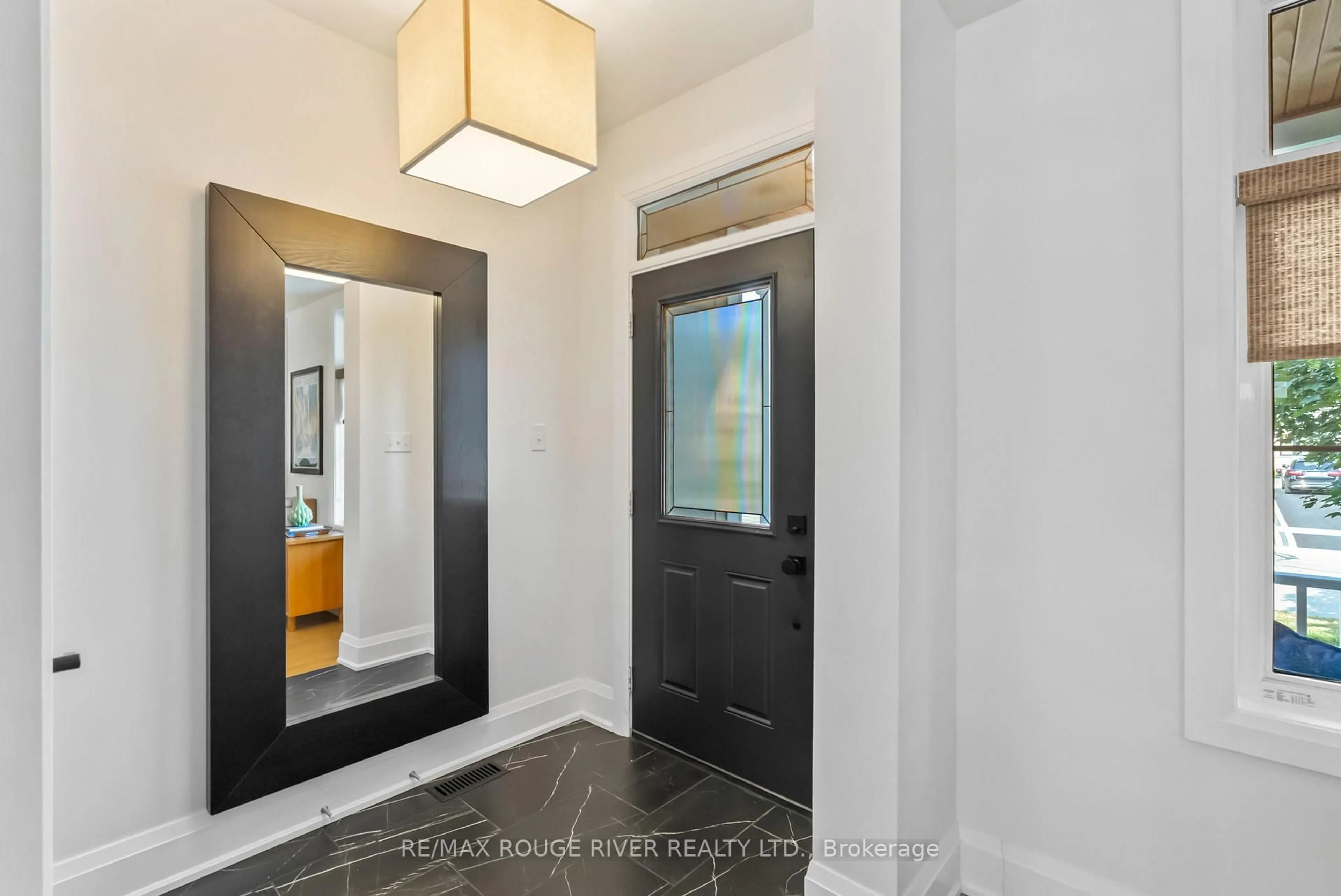 Indoor entryway for 268 Montgomery Ave, Whitby Ontario L1M 0B6