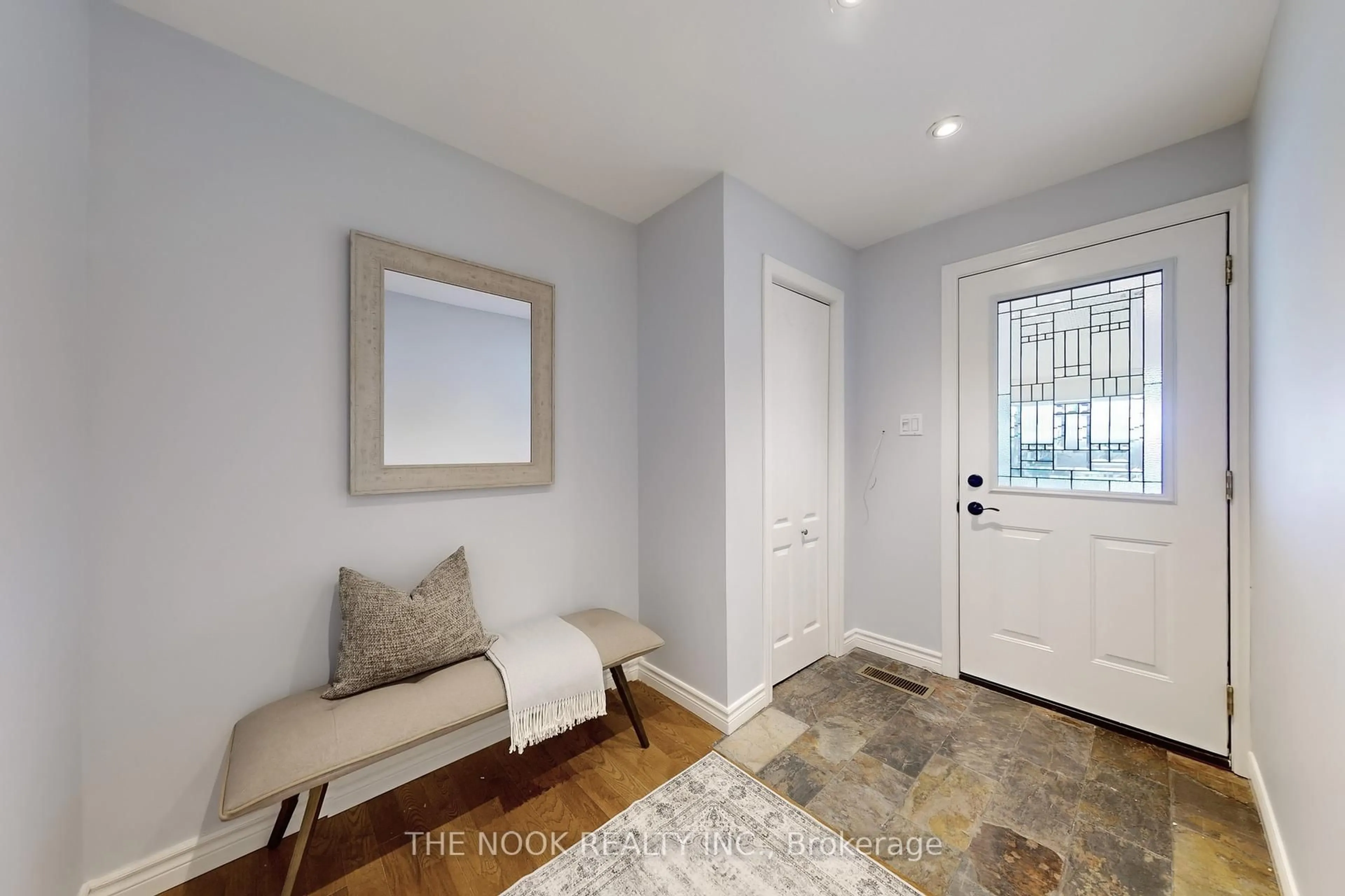 Indoor entryway for 15217 Old Simcoe St, Scugog Ontario L9L 1L1