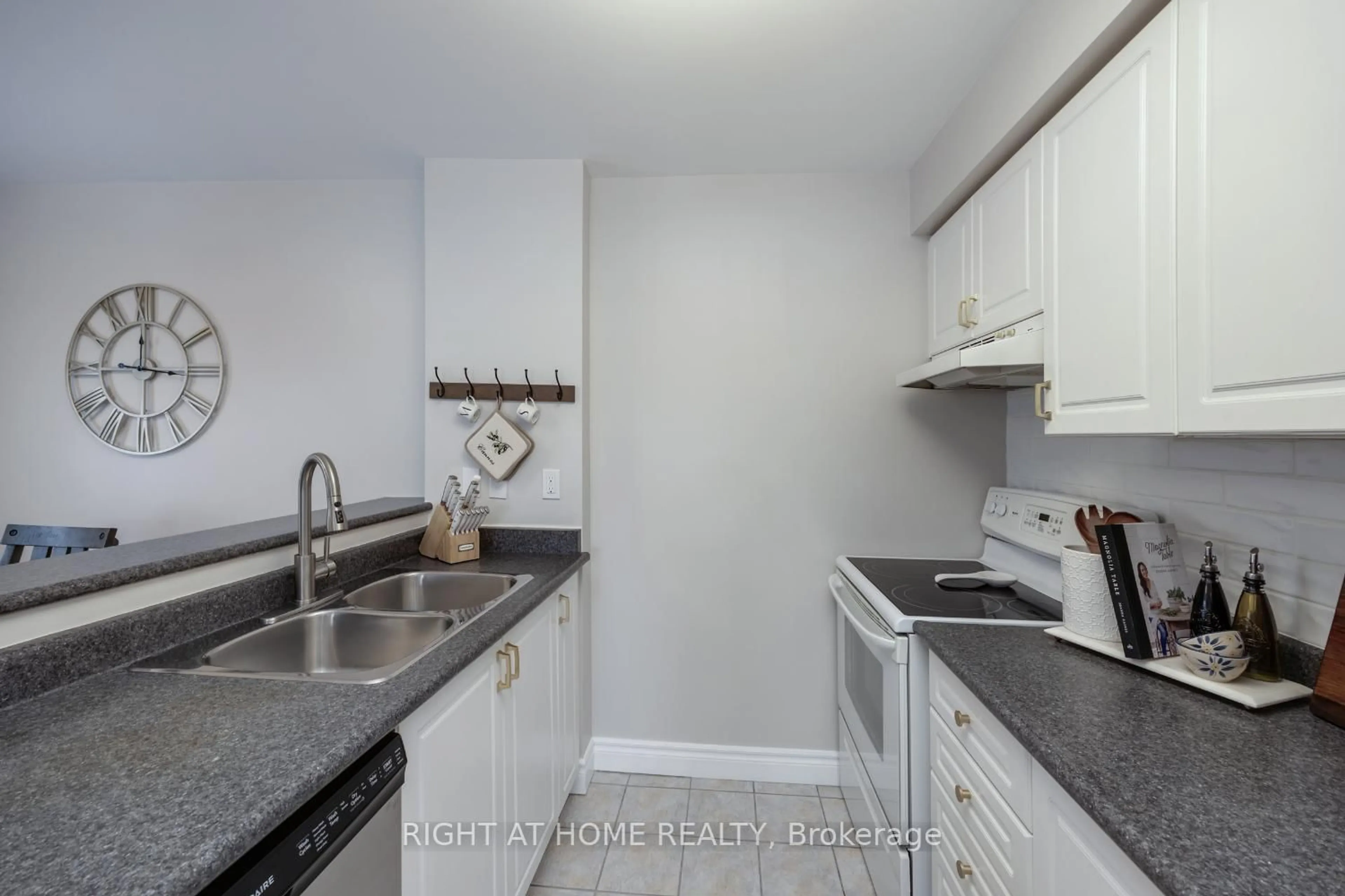 Standard kitchen, unknown for 102 Aspen Springs Dr #206, Clarington Ontario L1C 5N6