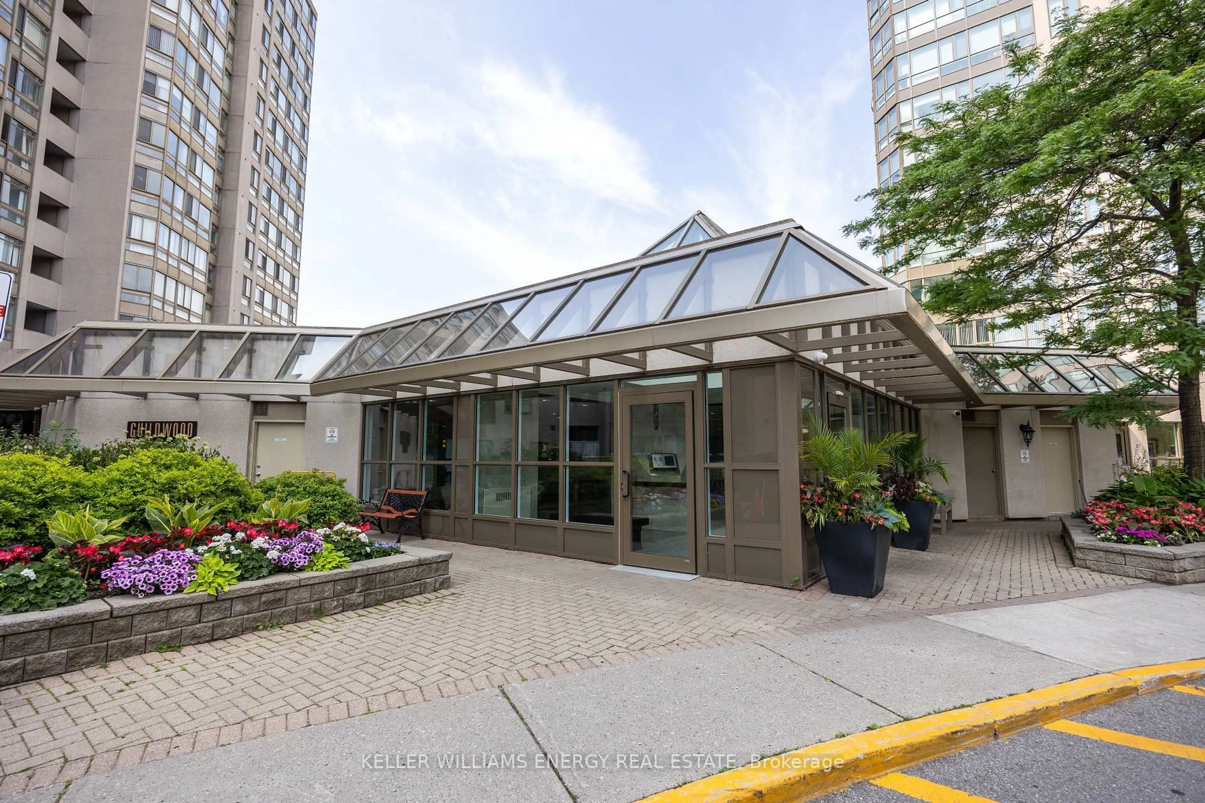 Indoor foyer for 3231 Eglinton Ave #1107, Toronto Ontario M1J 3N5