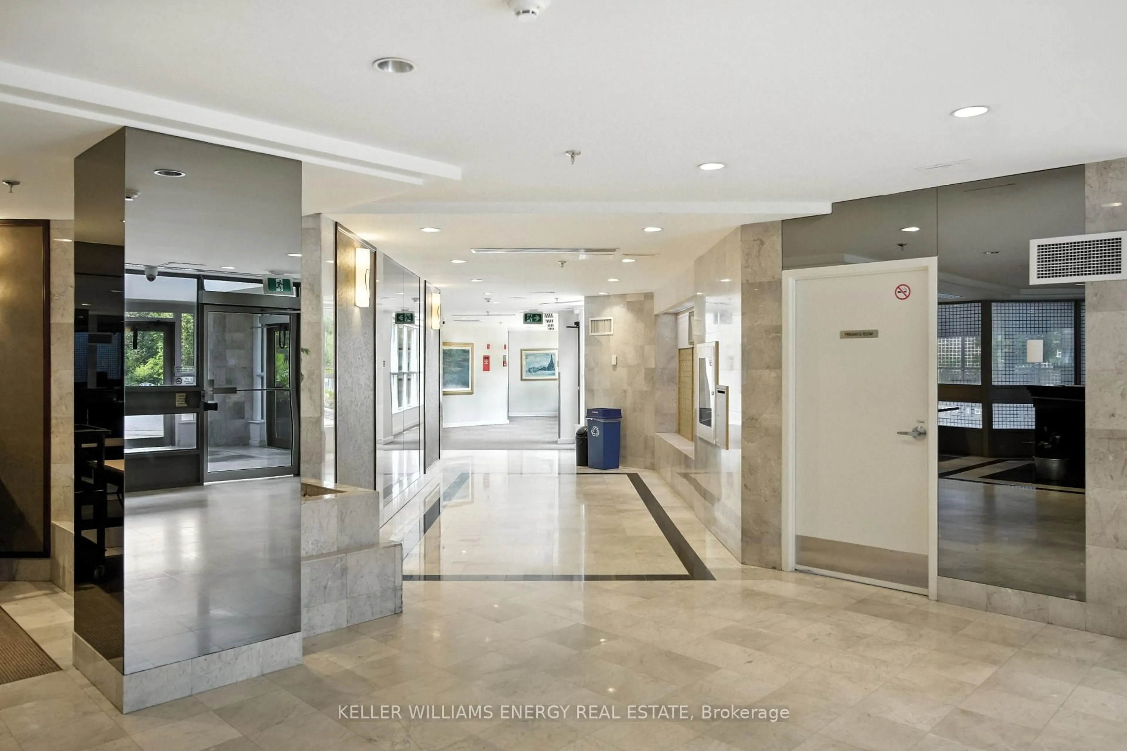 Indoor foyer for 3231 Eglinton Ave #1107, Toronto Ontario M1J 3N5