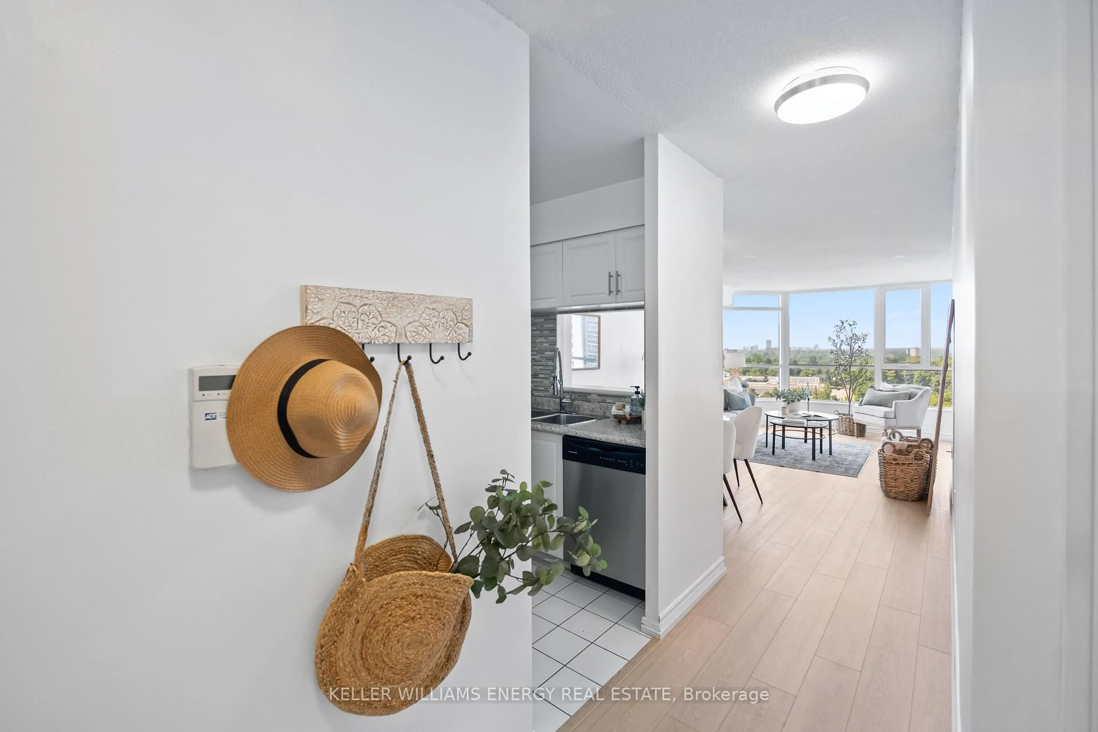 Indoor entryway for 3231 Eglinton Ave #1107, Toronto Ontario M1J 3N5