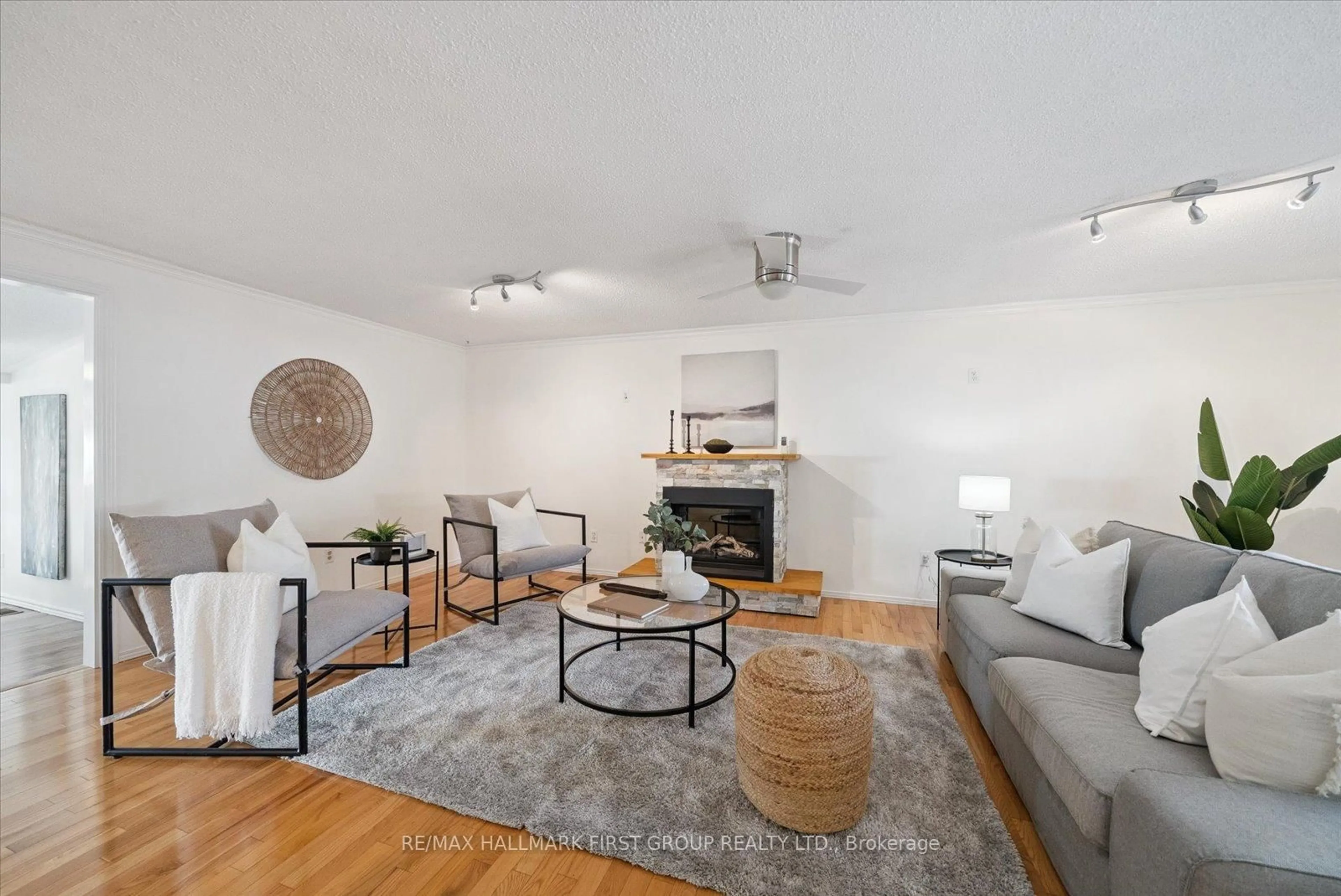 Living room with furniture, unknown for 27 Wilmot Tr, Clarington Ontario L1B 1A1