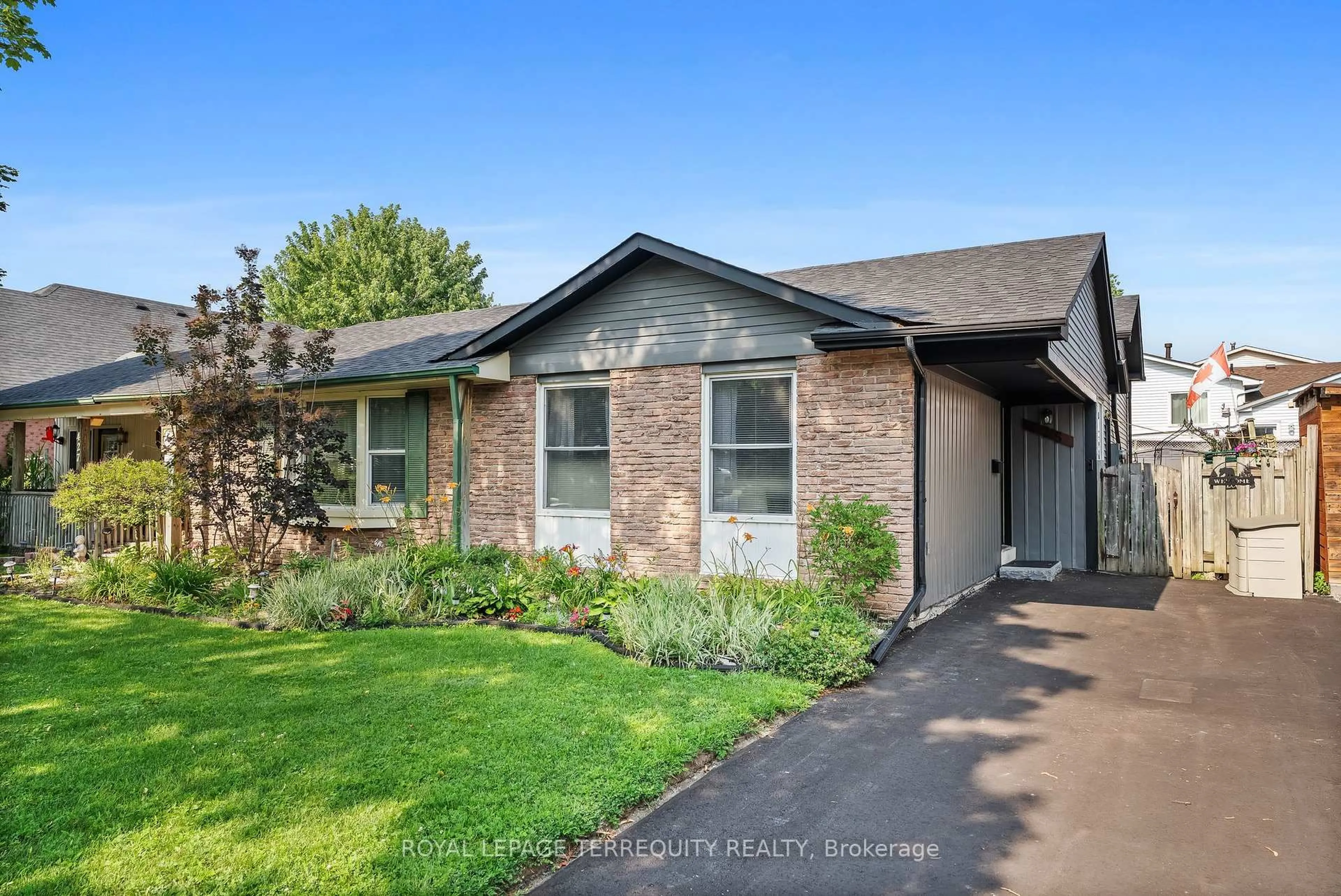 Home with brick exterior material, street for 425 Lesabre St, Oshawa Ontario L1K 1E3