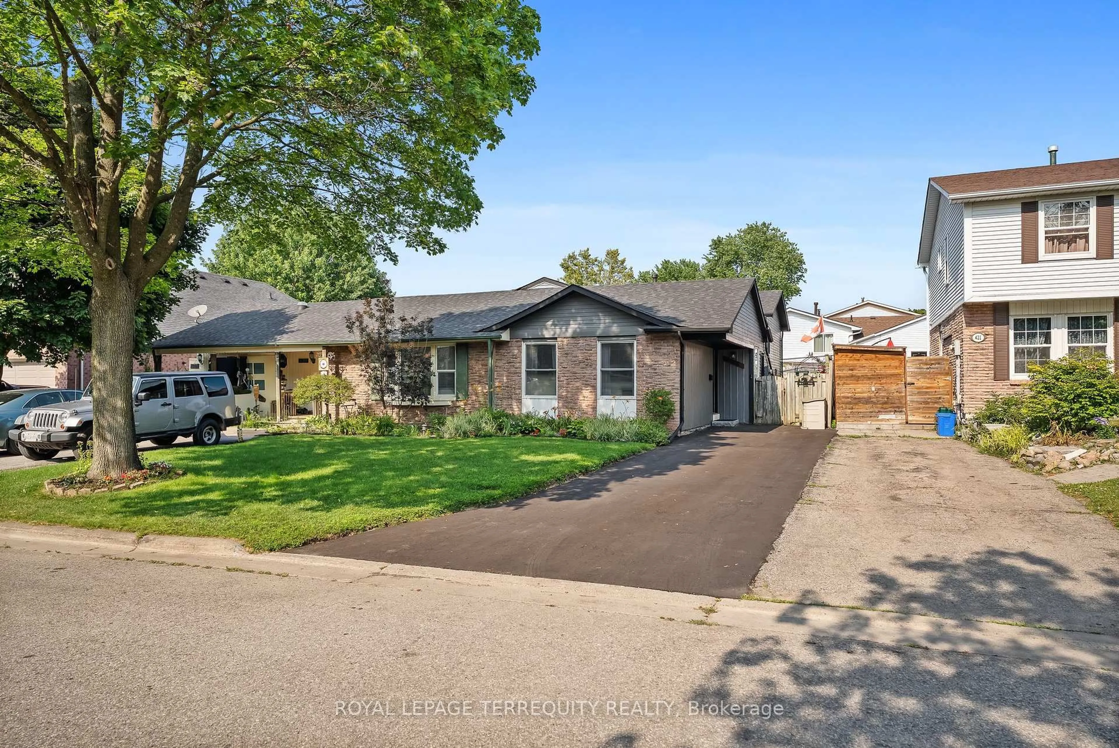 Unknown for 425 Lesabre St, Oshawa Ontario L1K 1E3