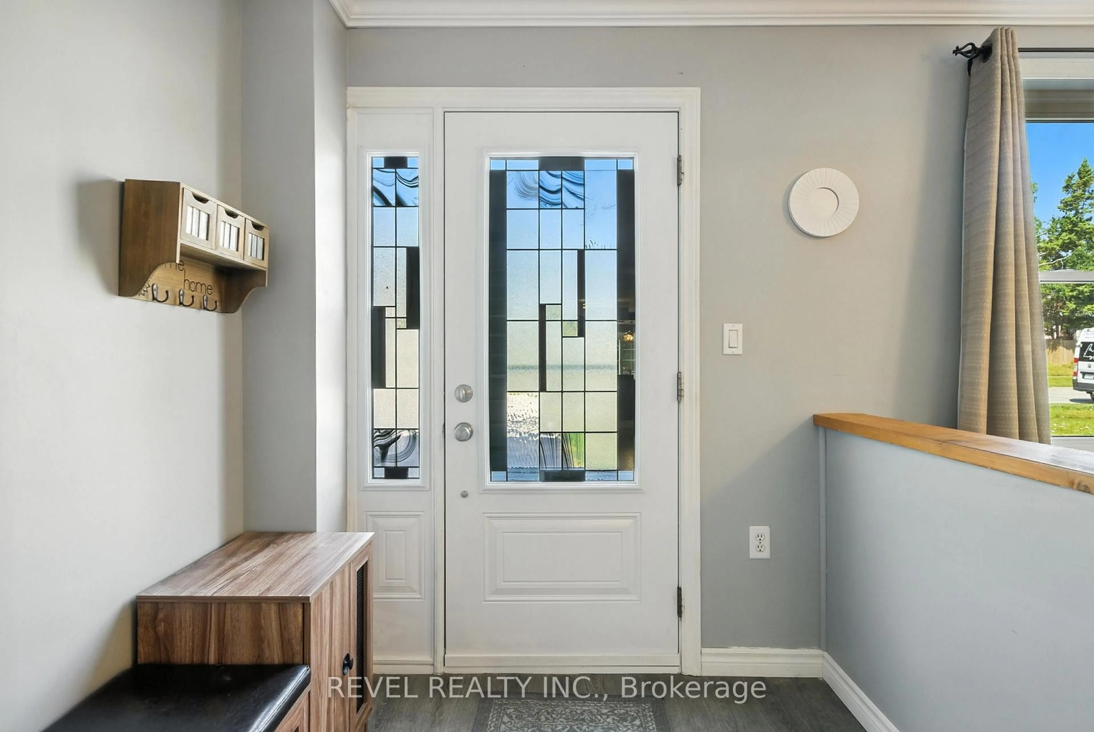 Indoor entryway for 57 Rosehill Blvd, Oshawa Ontario L1J 5G6