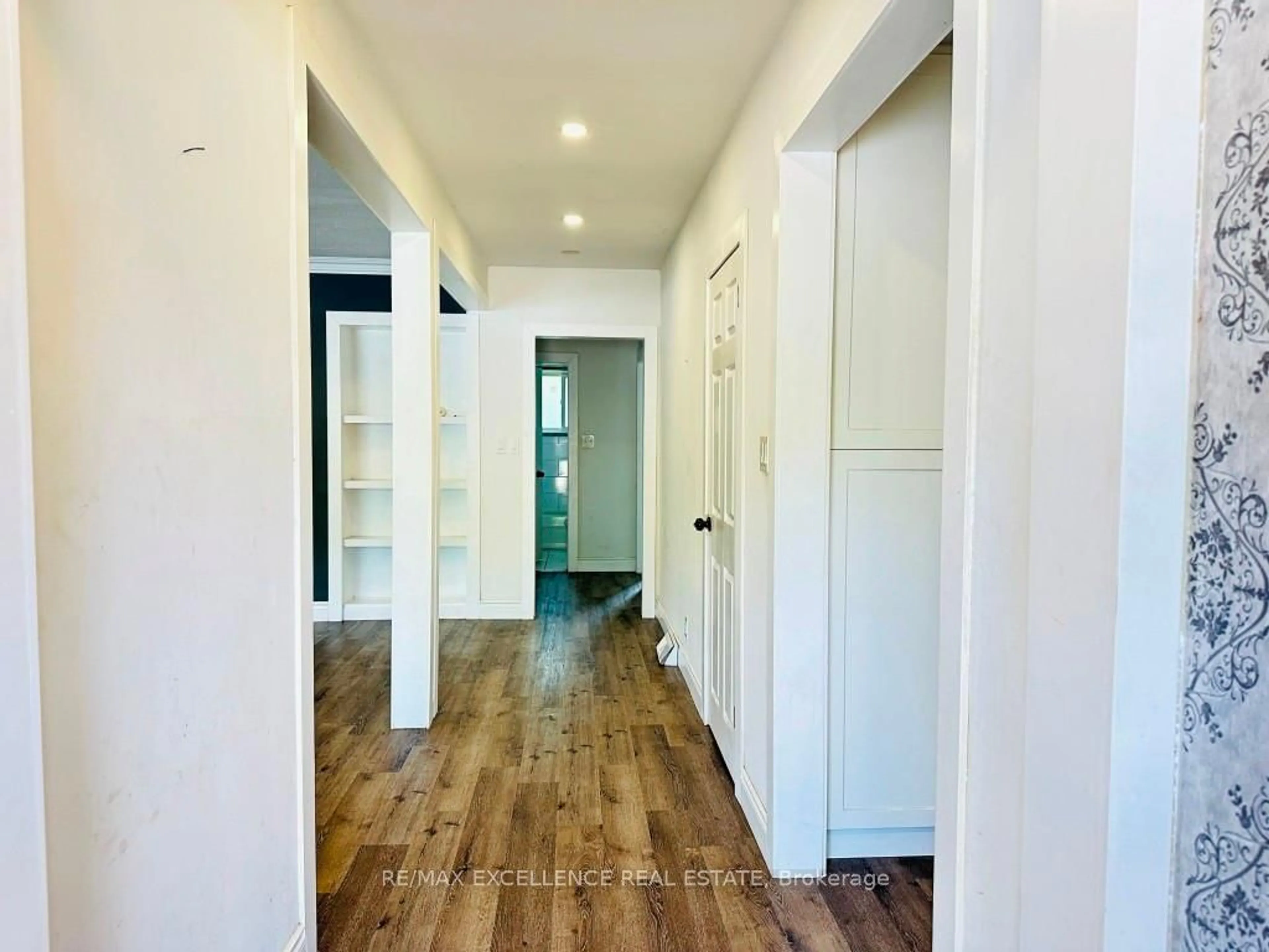 Indoor entryway for 387 Mary St, Oshawa Ontario L1G 5C9