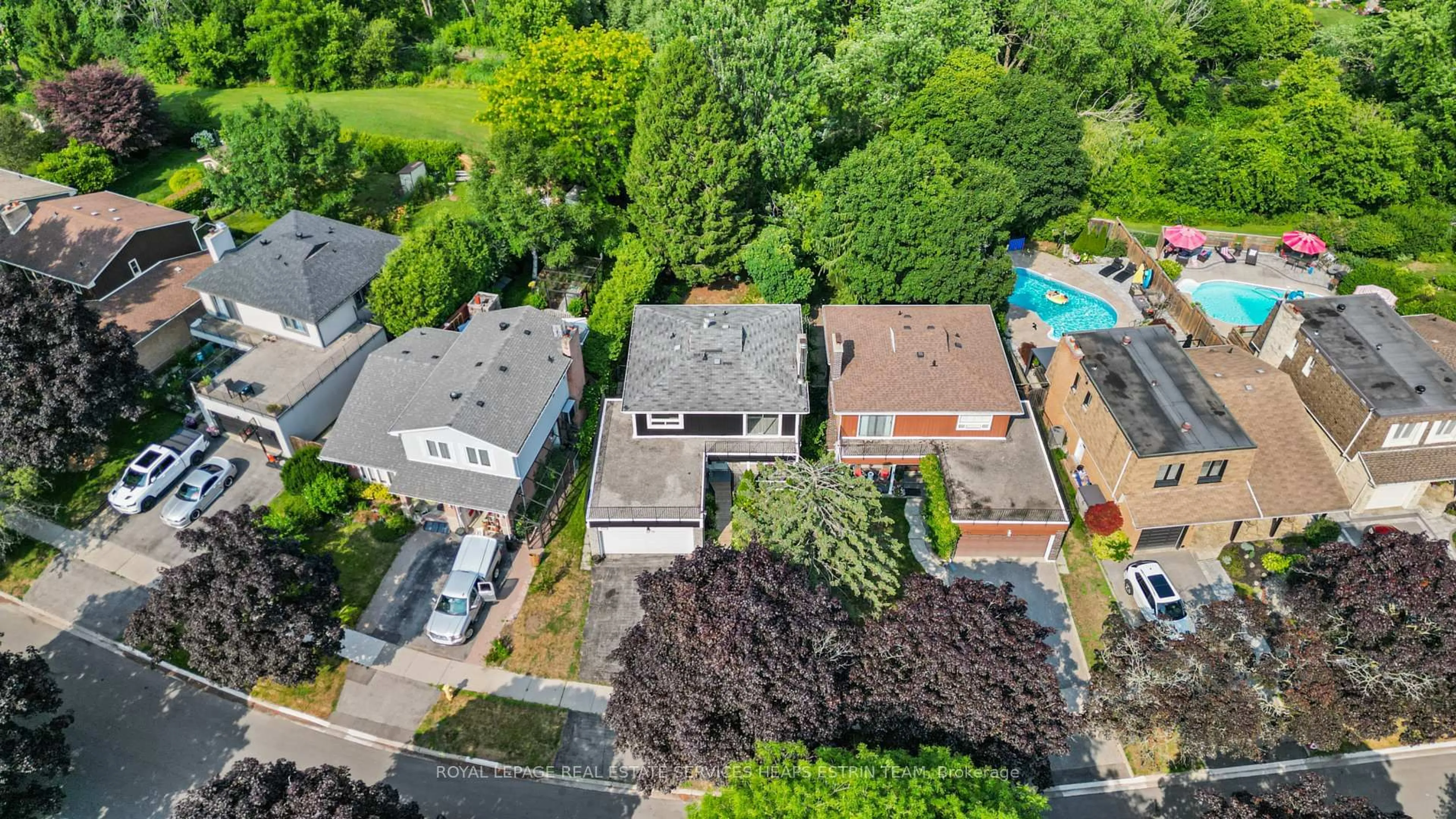 A pic from outside/outdoor area/front of a property/back of a property/a pic from drone, street for 1801 Storrington St, Pickering Ontario L1V 2X2