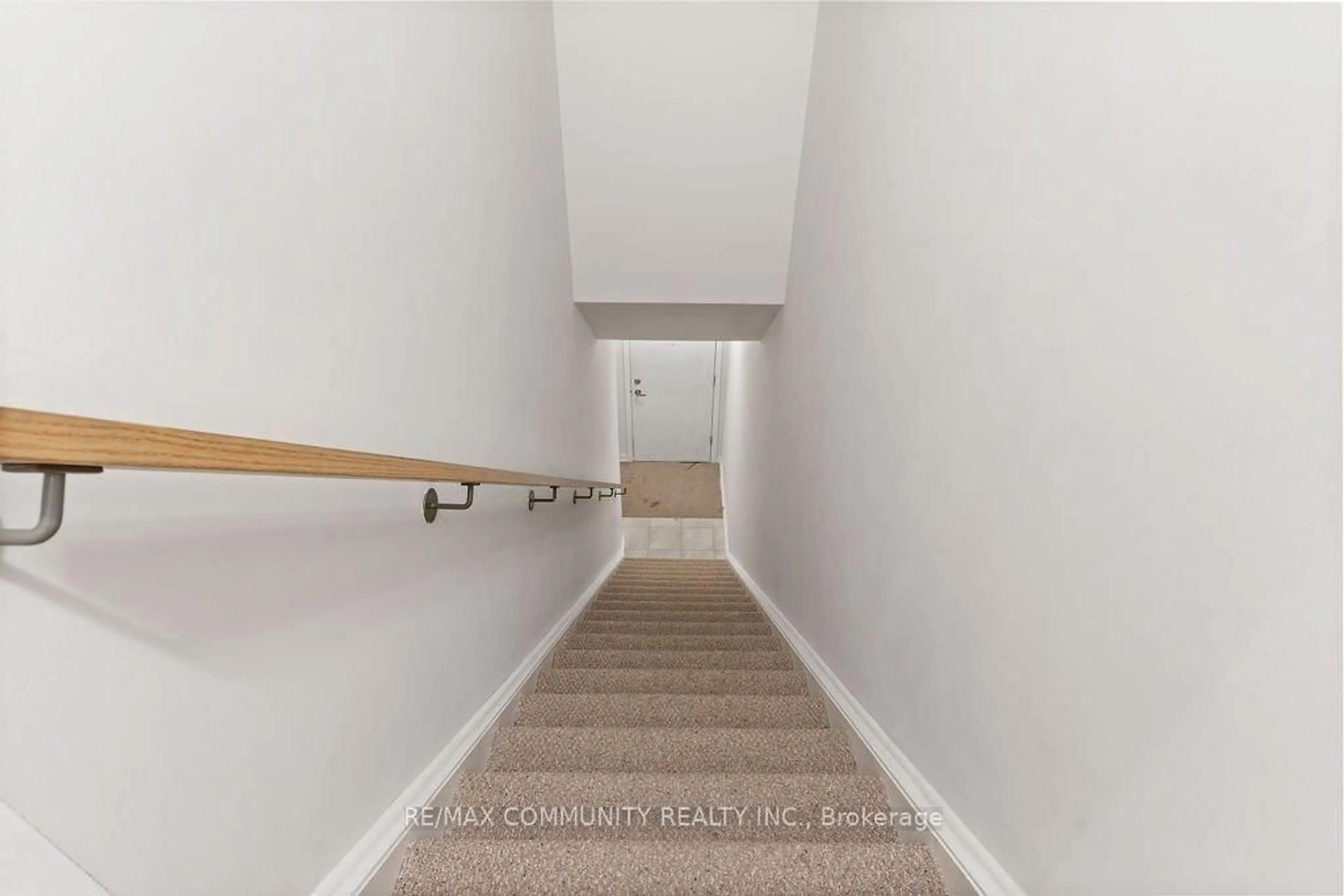 Unknown for 1460 Whites Rd #306, Pickering Ontario L1V 1R4