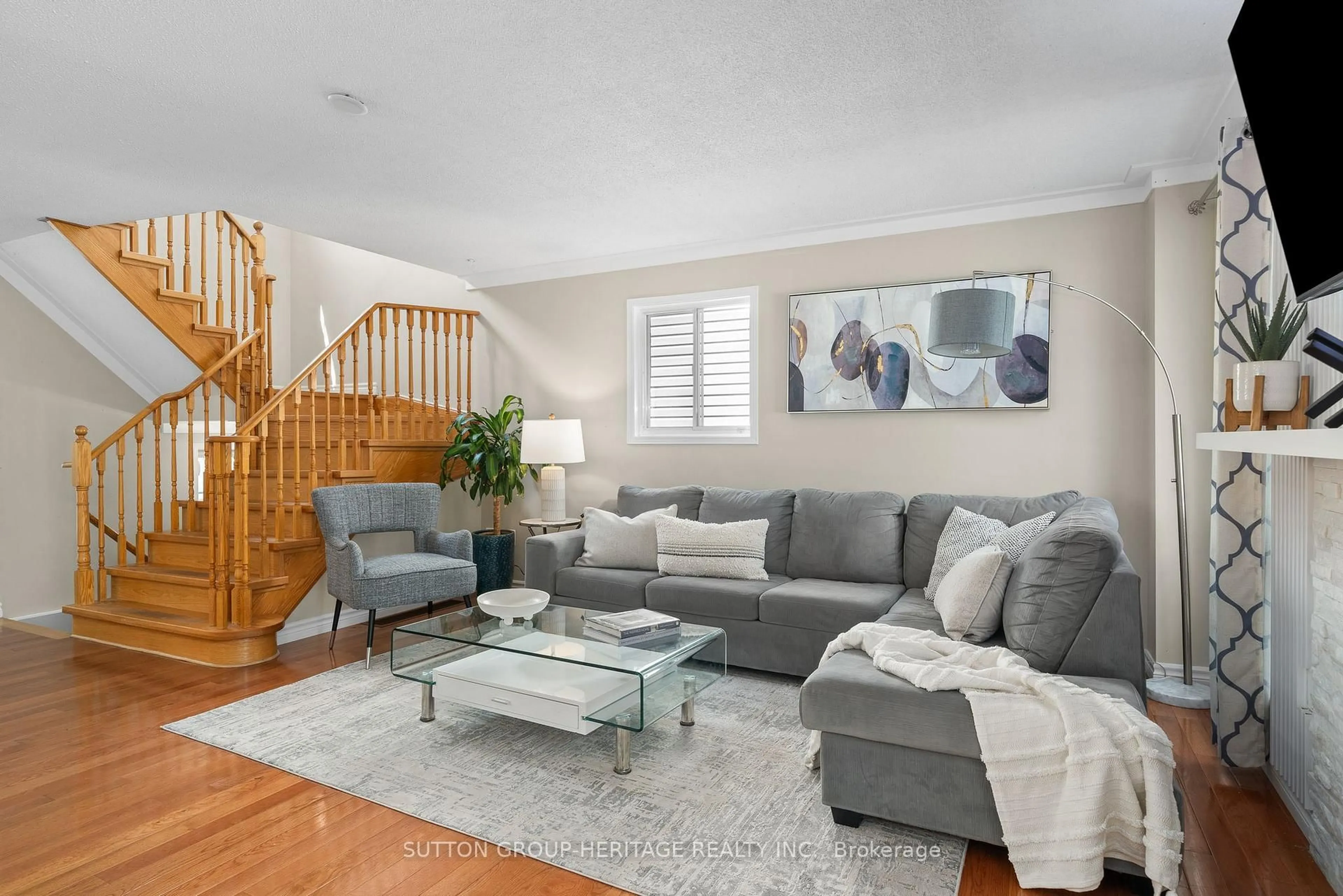 Living room with furniture, unknown for 1509 Grandview St, Oshawa Ontario L1K 2N8