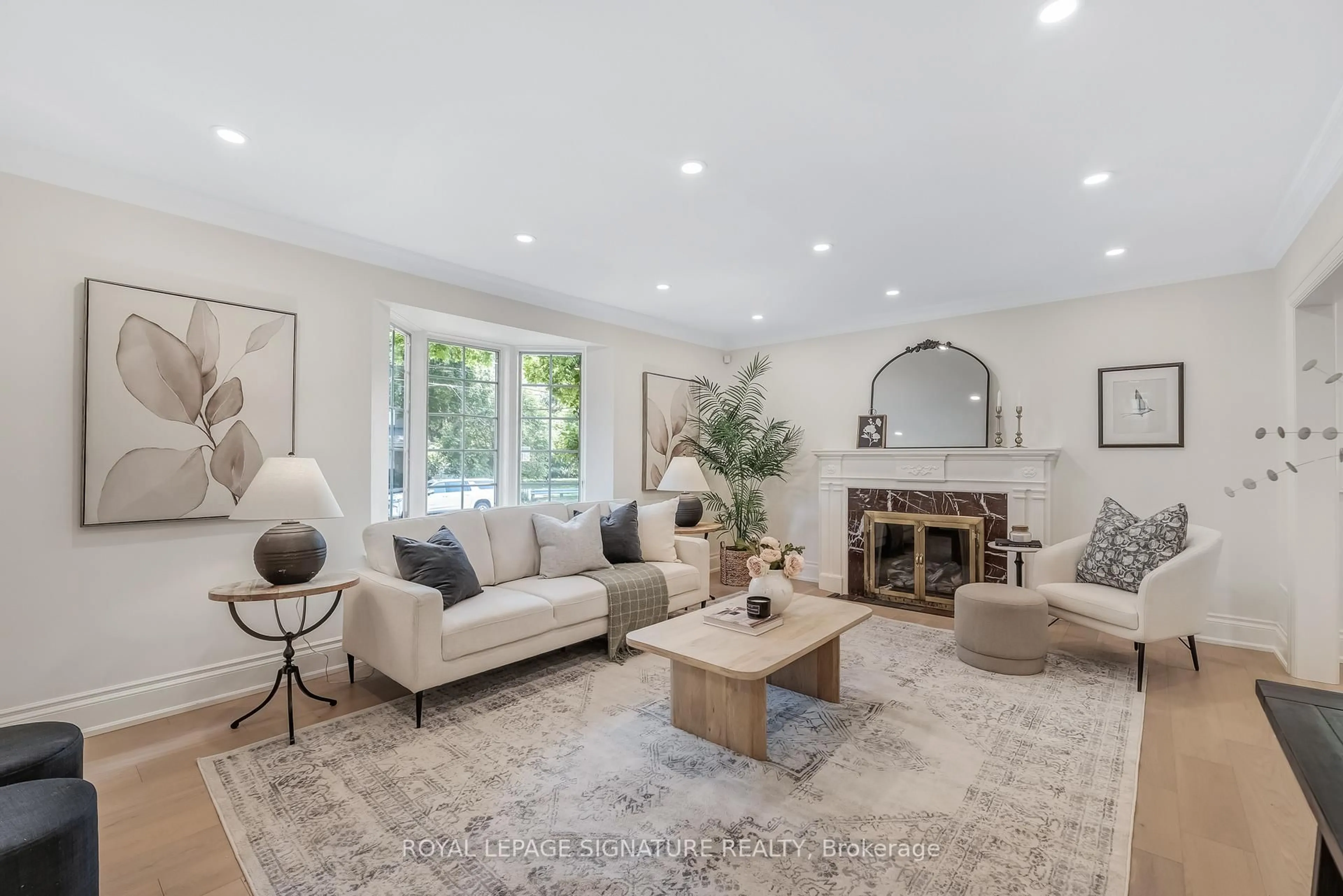 Living room with furniture, unknown for 4 Harding Blvd, Toronto Ontario M1N 3C9