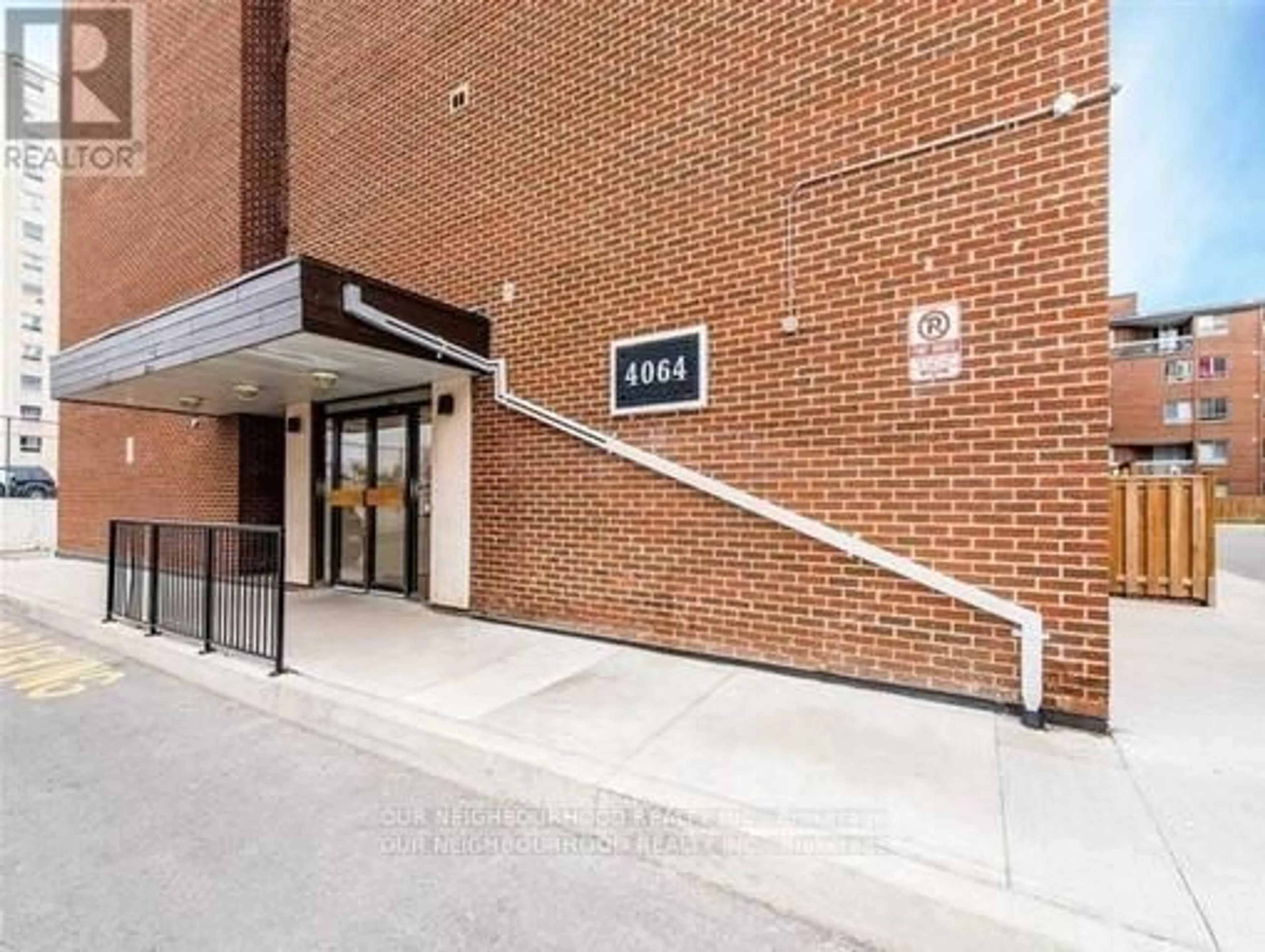 Indoor foyer for 4064 Lawrence Ave #205, Toronto Ontario M1E 4V6