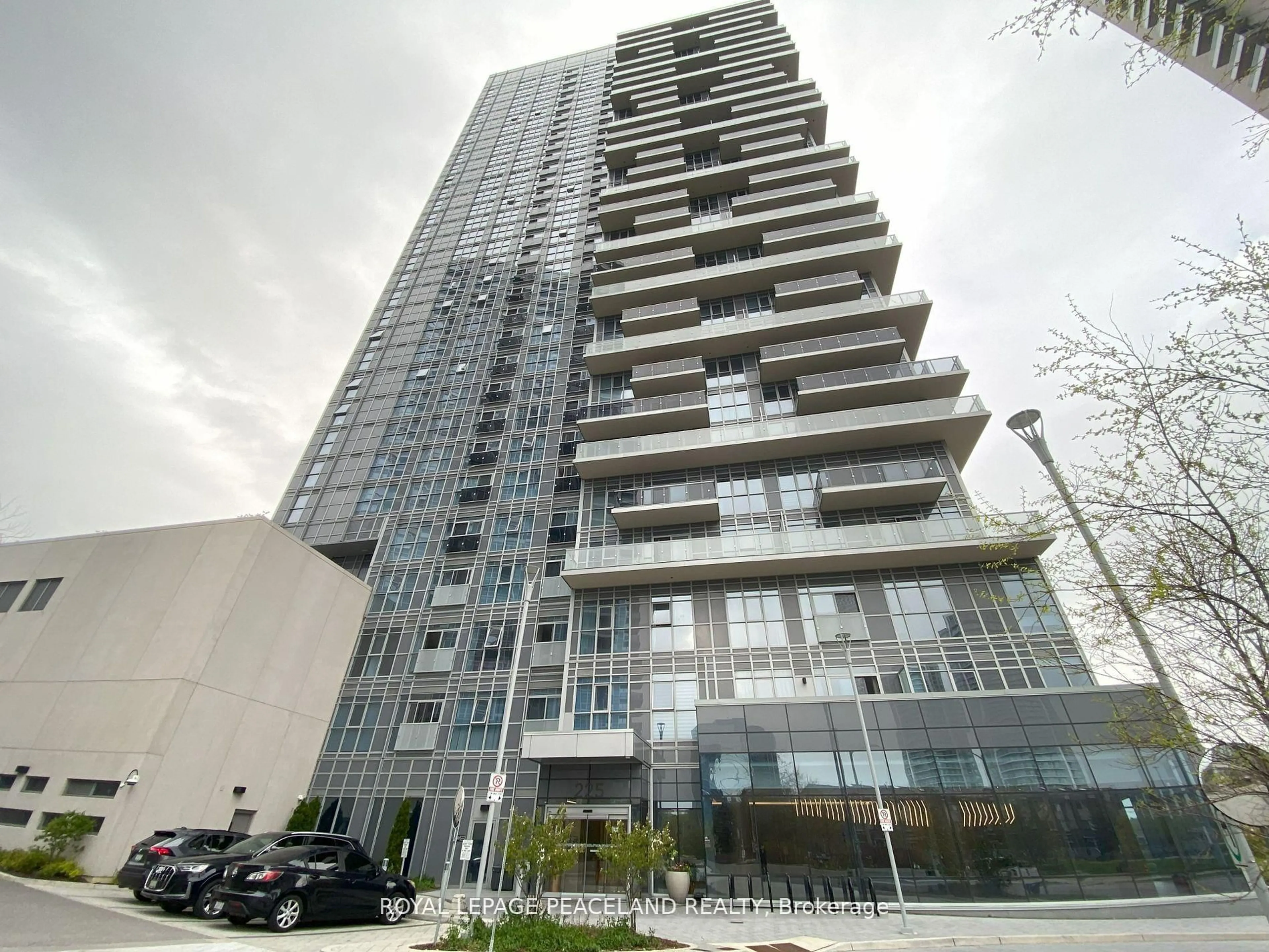 Indoor foyer for 225 Village Green Sq #410, Toronto Ontario M1S 0L3