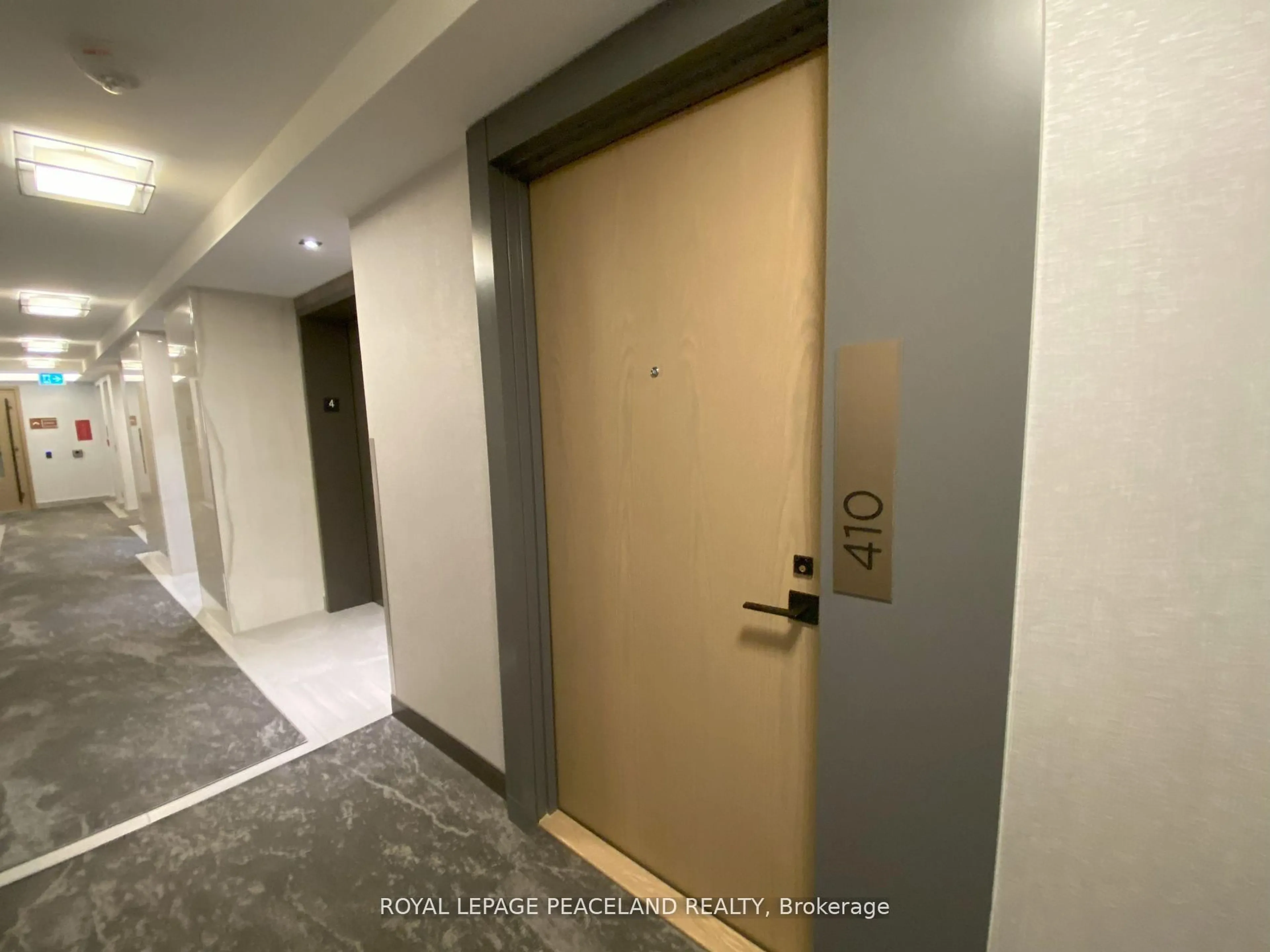 Indoor foyer for 225 Village Green Sq #410, Toronto Ontario M1S 0L3