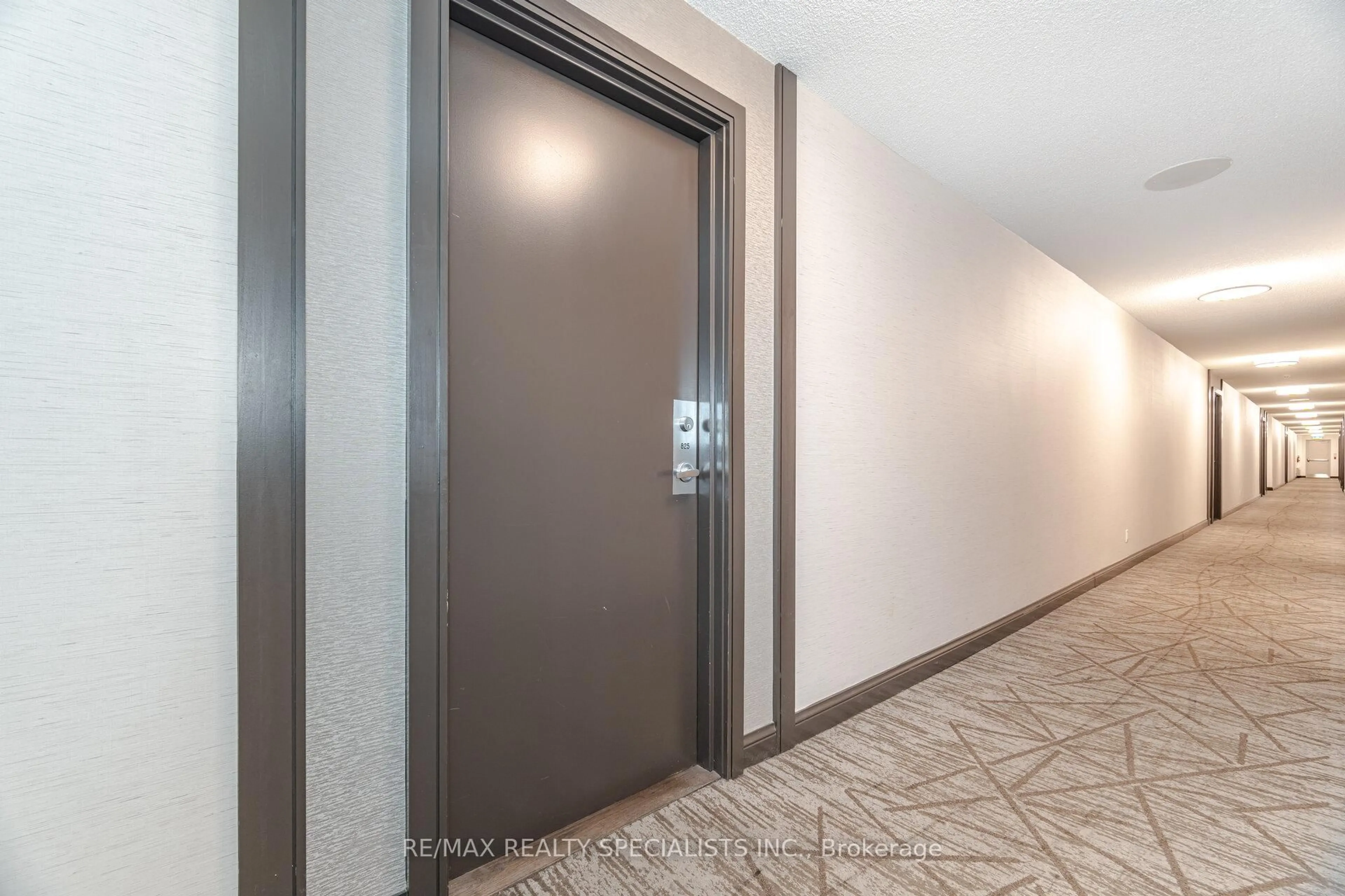 Indoor foyer for 1400 The Esplanade N #825, Pickering Ontario L1V 6V2