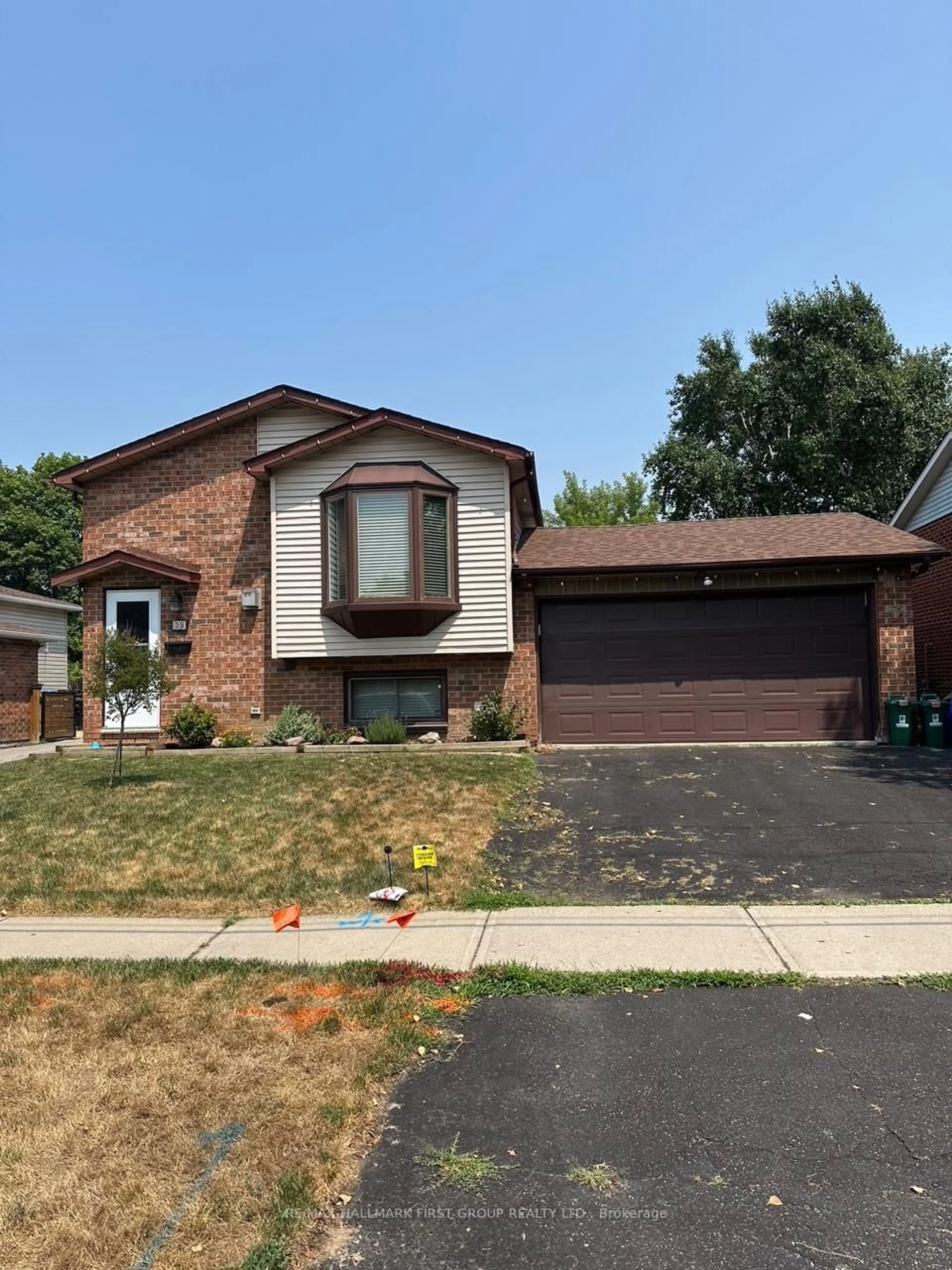 Home with brick exterior material, street for 39 Varcoe Rd, Clarington Ontario L1E 1S7