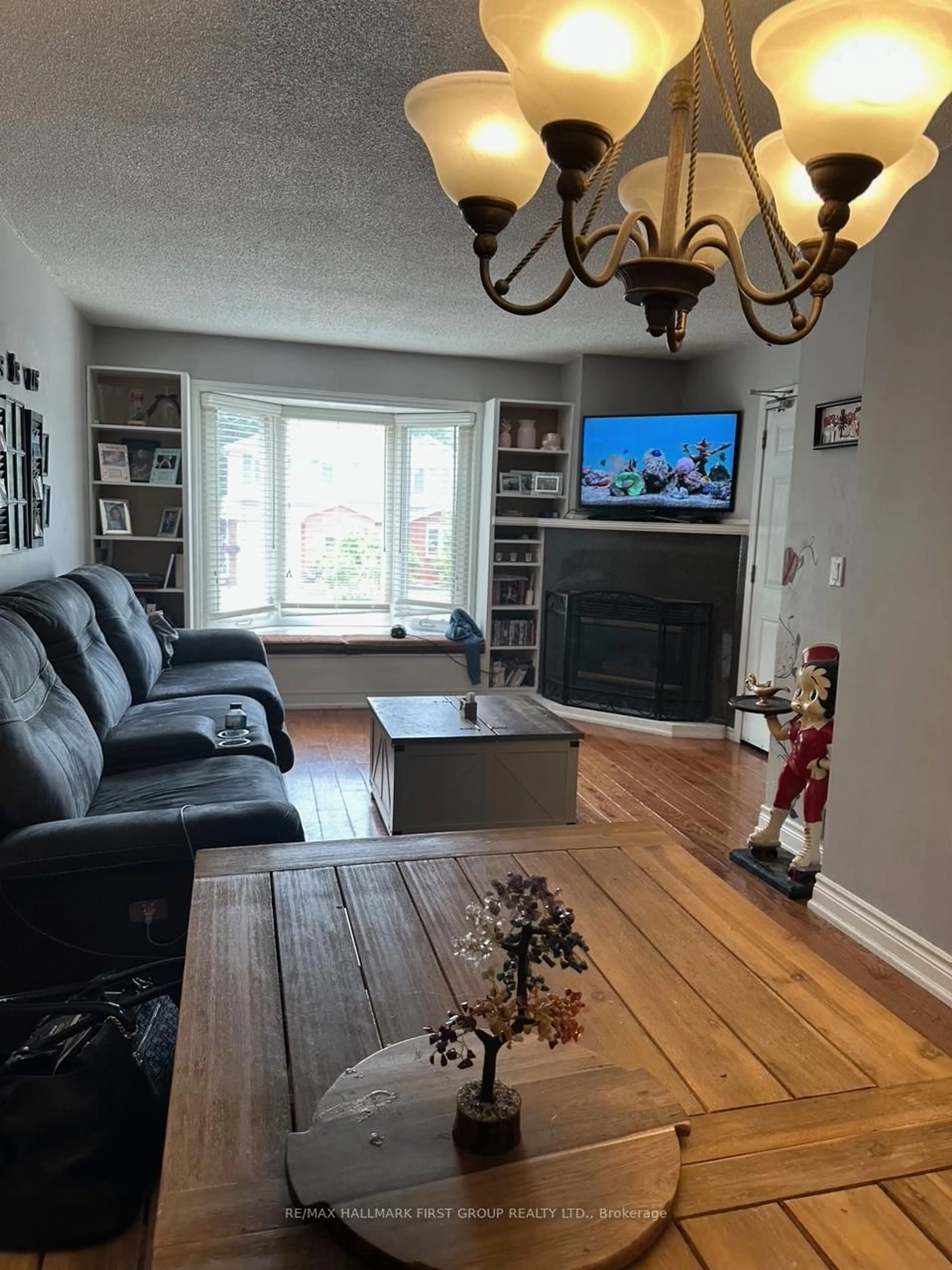 Living room with furniture, wood/laminate floor for 39 Varcoe Rd, Clarington Ontario L1E 1S7