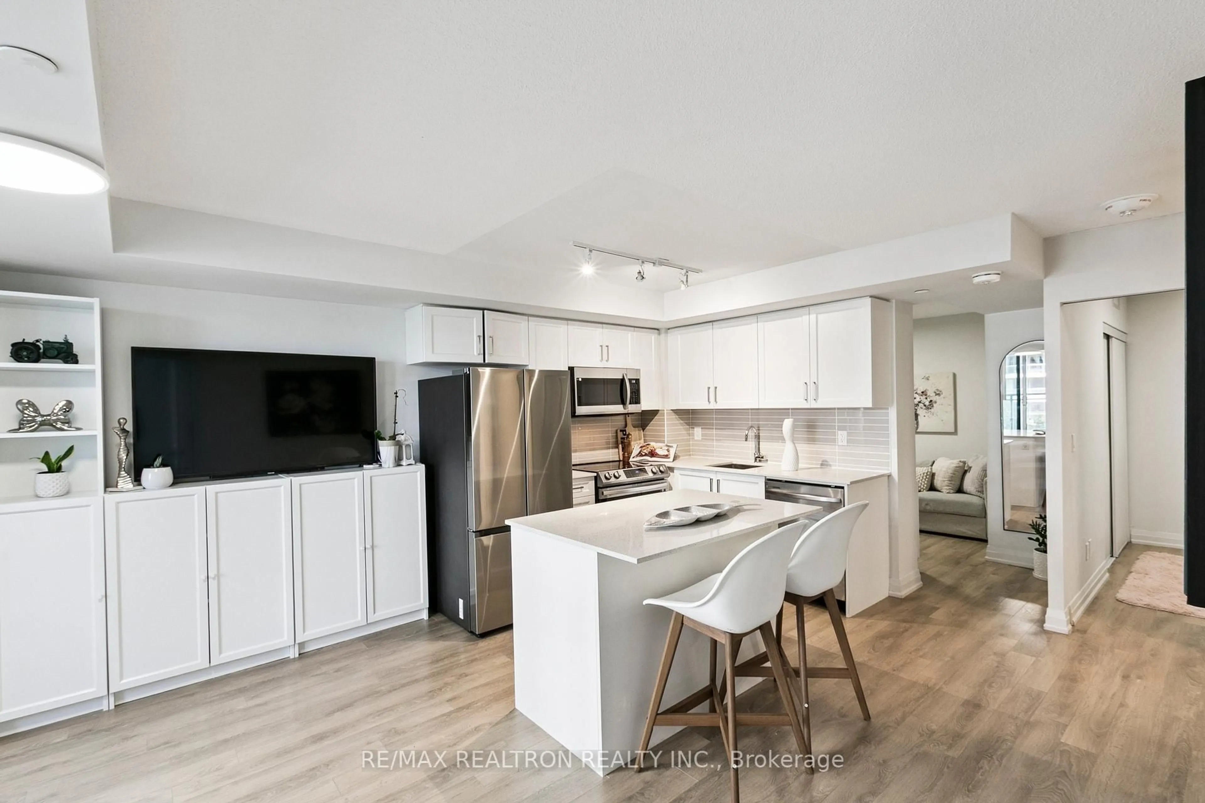 Open concept kitchen, unknown for 20 Meadowglen Pl #232, Toronto Ontario M1G 0A9