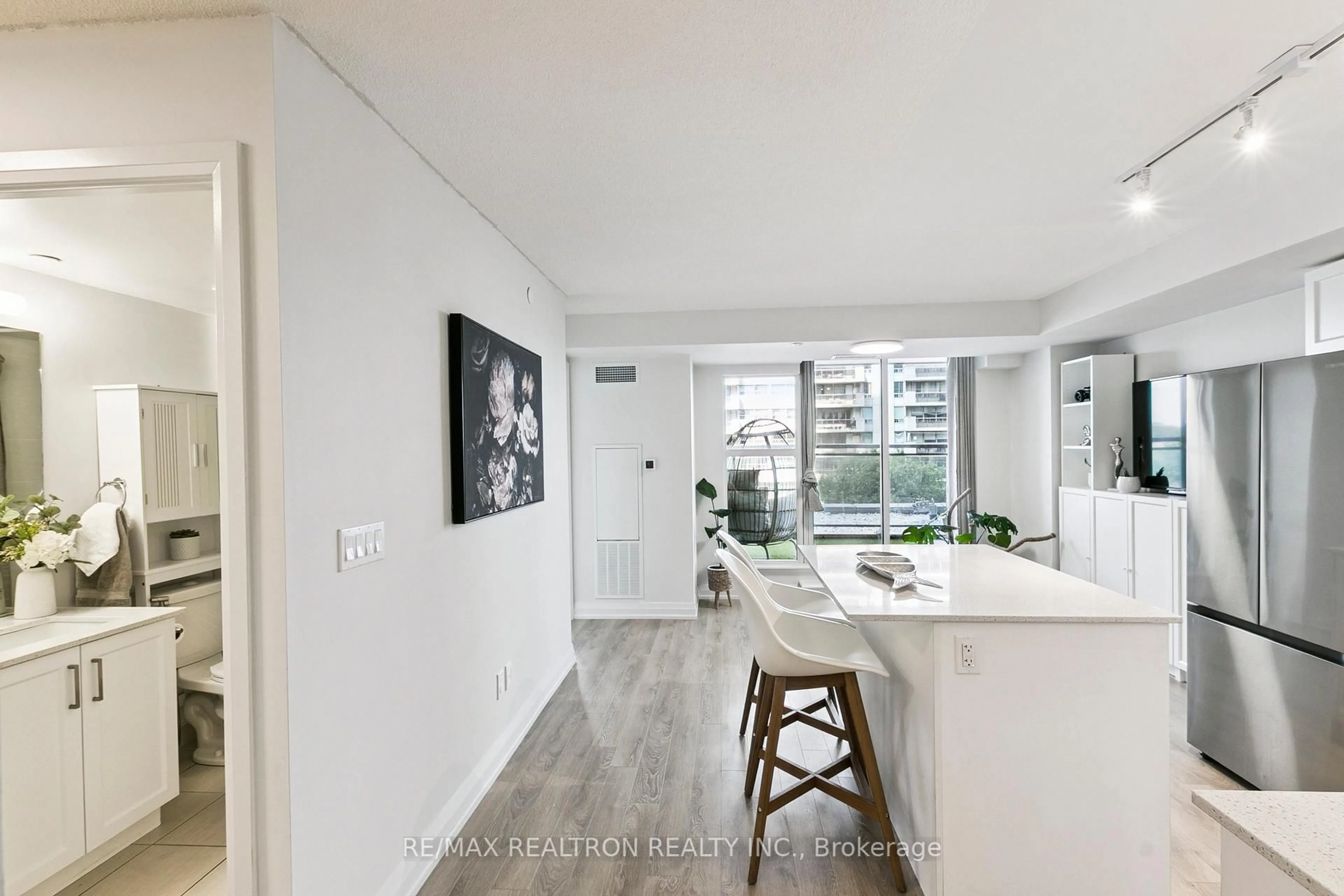 Open concept kitchen, unknown for 20 Meadowglen Pl #232, Toronto Ontario M1G 0A9