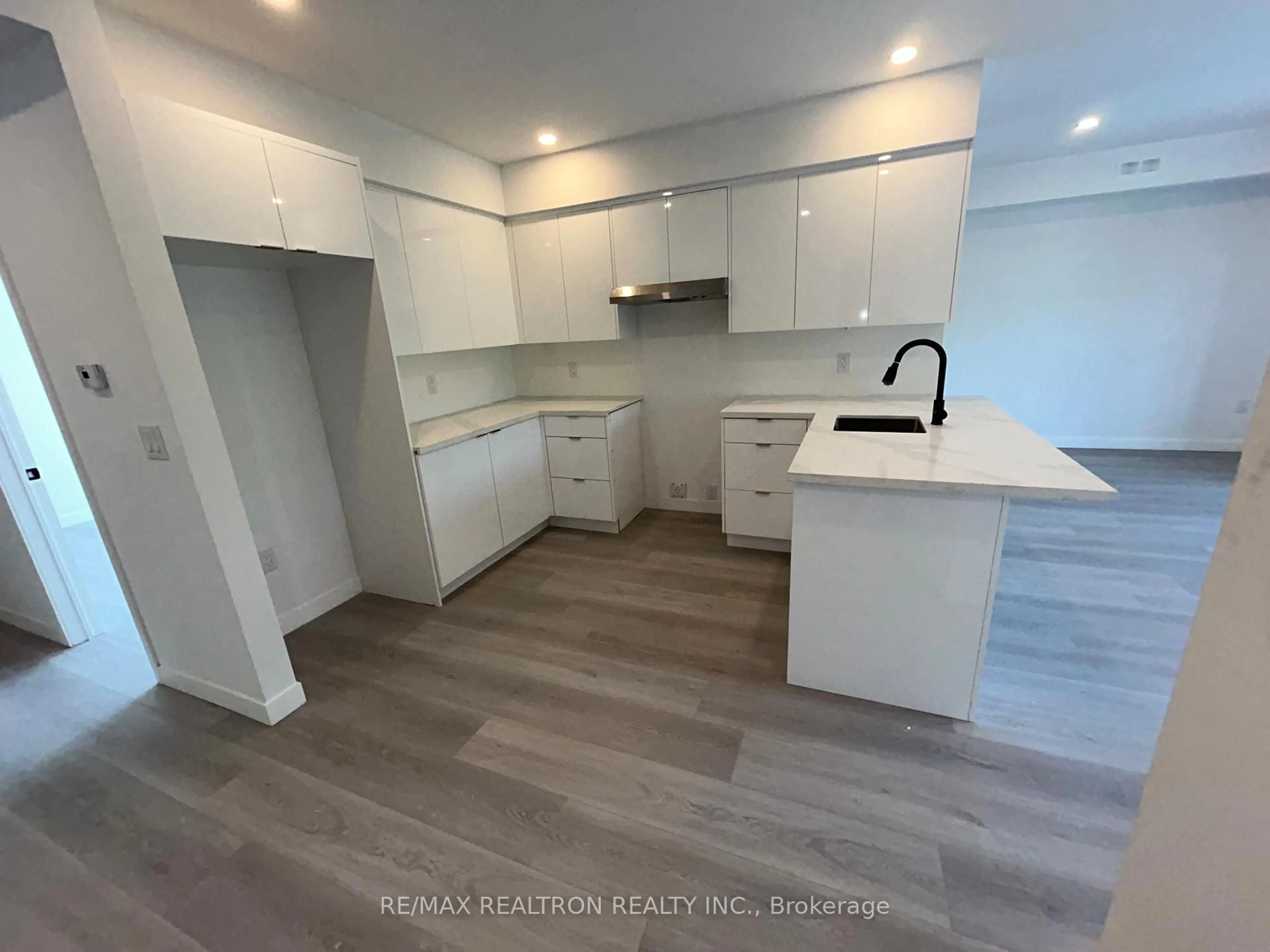 Open concept kitchen, unknown for 61 Orchard Park Dr #302, Toronto Ontario M1E 0C8