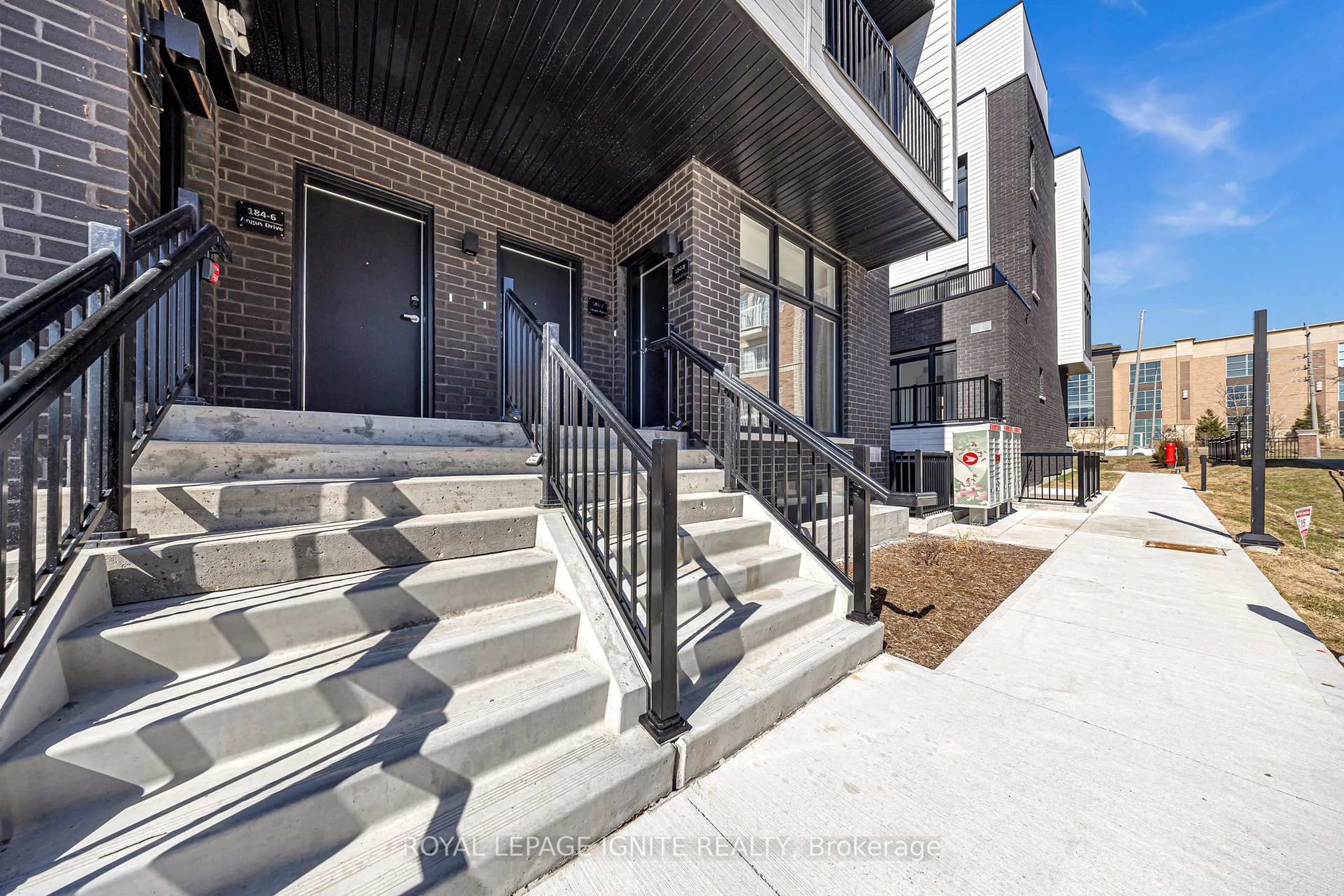 Unknown for 184 Angus Dr #4, Ajax Ontario L1S 0G5