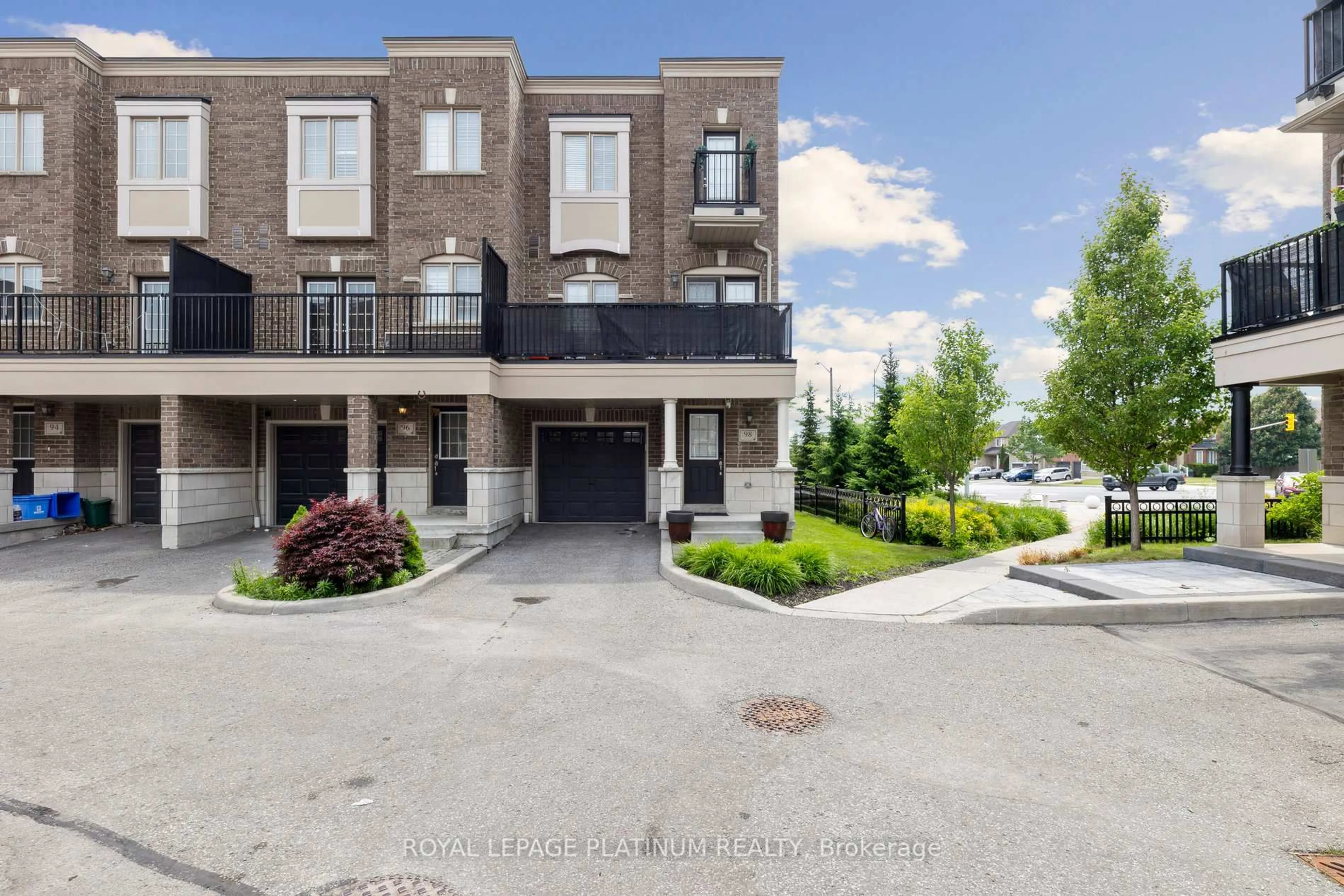 A pic from outside/outdoor area/front of a property/back of a property/a pic from drone, street for 98 Ferris Sq, Clarington Ontario L1E 0J2