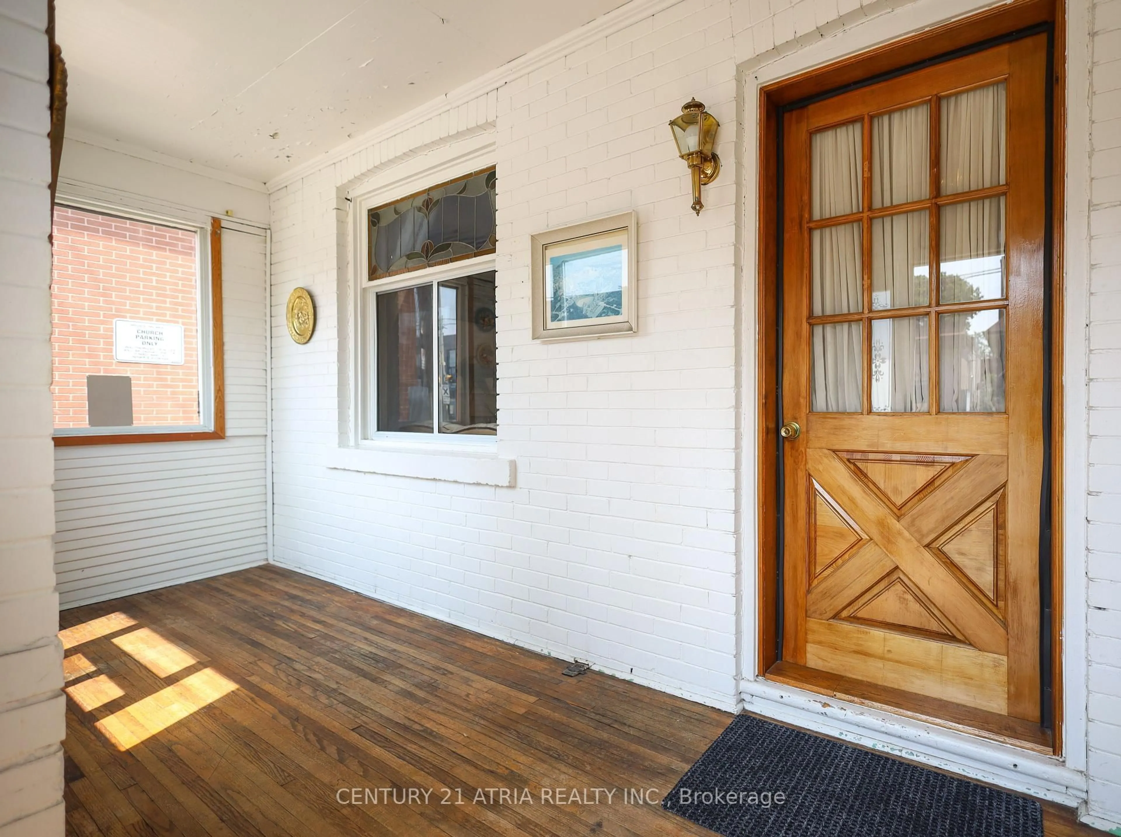 Indoor entryway for 869 Pape Ave, Toronto Ontario M4K 3T7