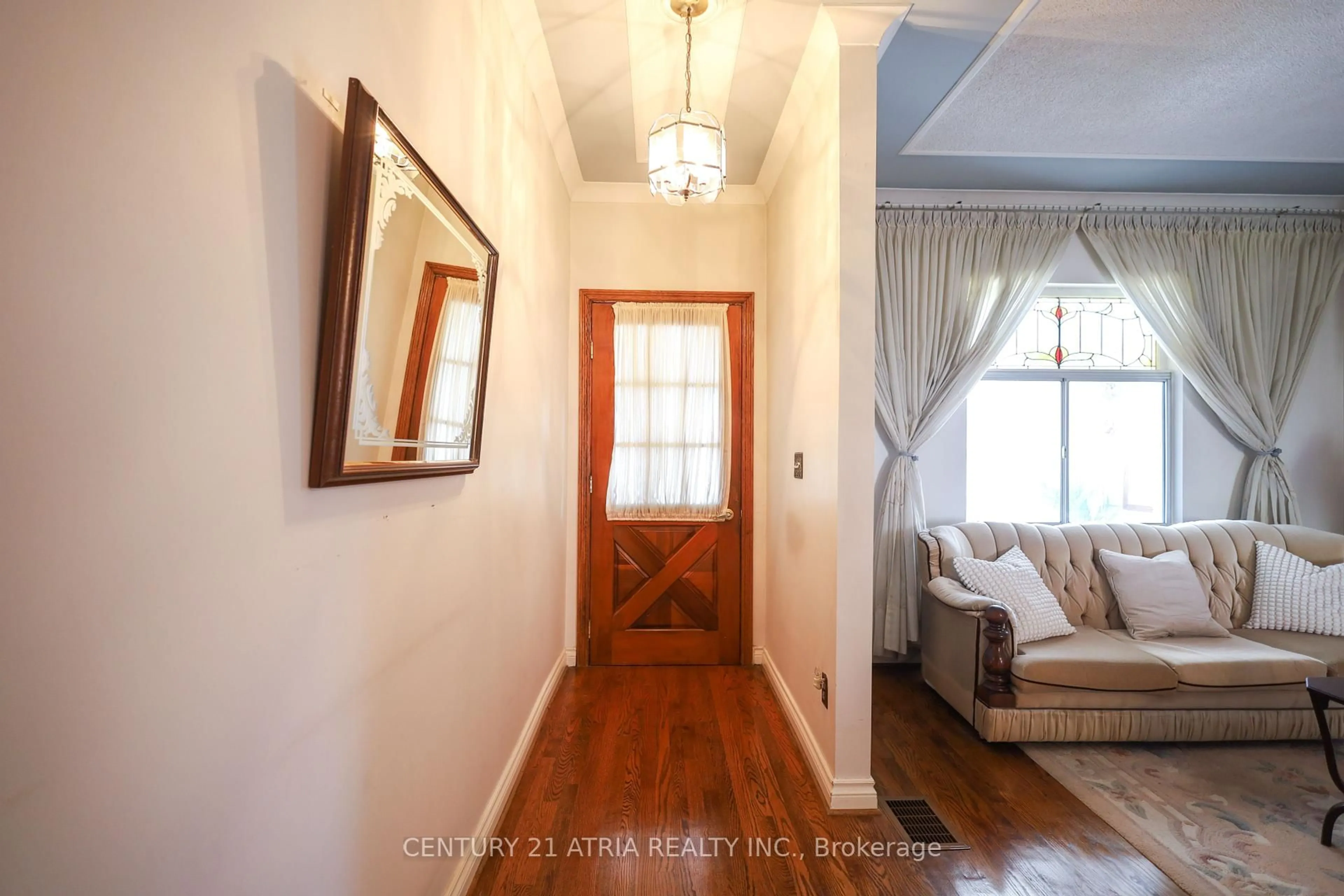 Indoor entryway for 869 Pape Ave, Toronto Ontario M4K 3T7