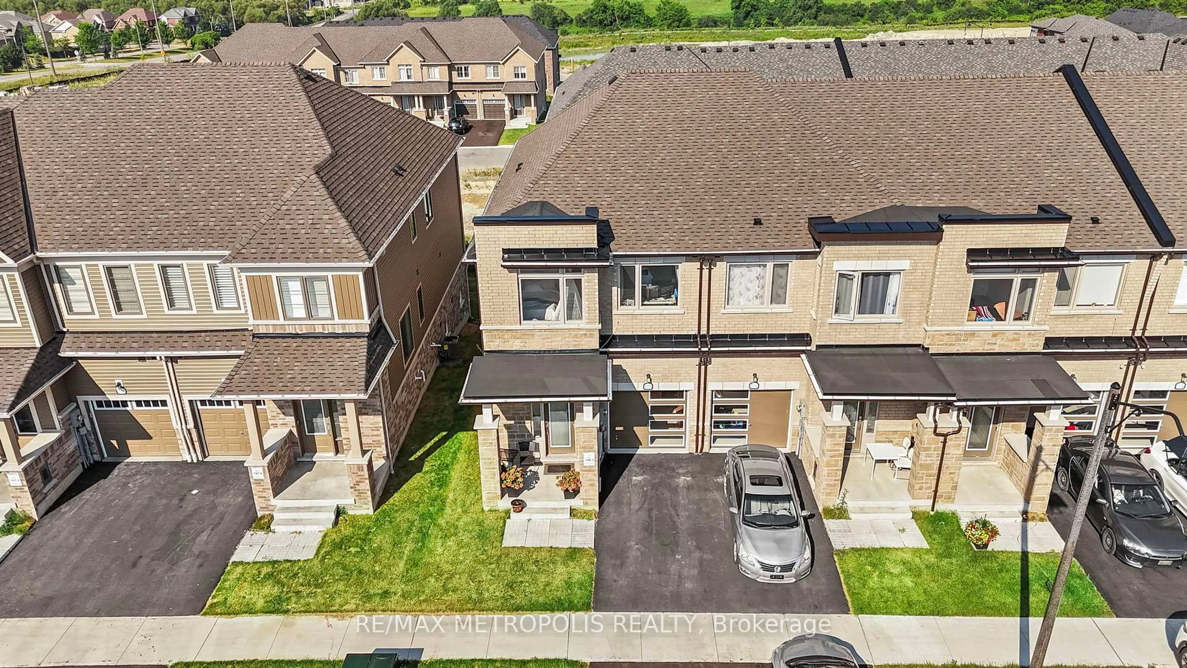 A pic from outside/outdoor area/front of a property/back of a property/a pic from drone, street for 2028 Verne Bowen St, Oshawa Ontario L1L 0S3