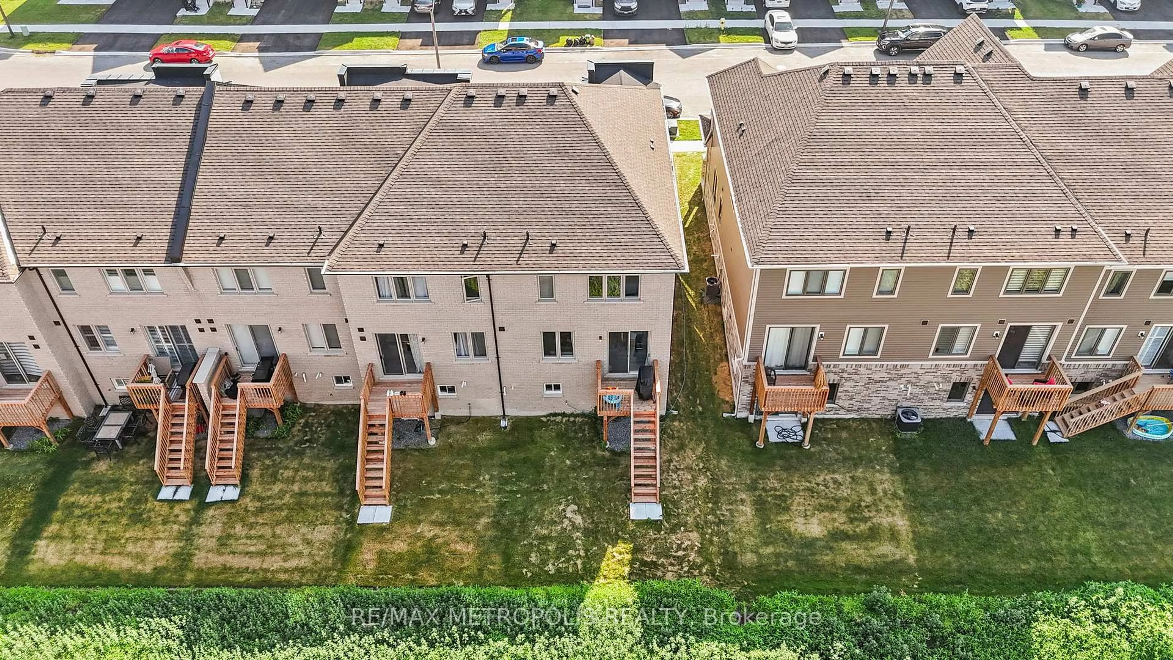 A pic from outside/outdoor area/front of a property/back of a property/a pic from drone, unknown for 2028 Verne Bowen St, Oshawa Ontario L1L 0S3