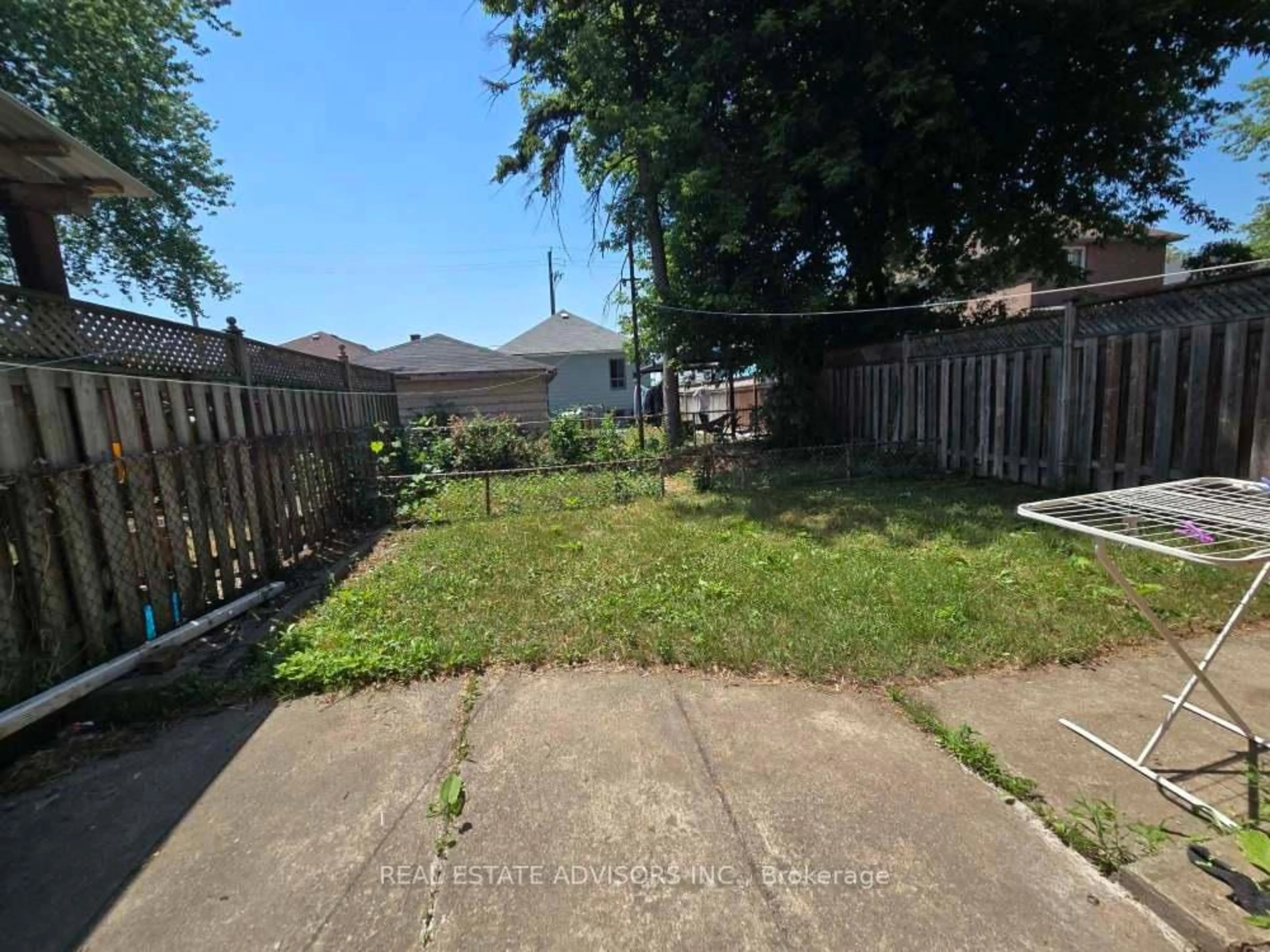 A pic from outside/outdoor area/front of a property/back of a property/a pic from drone, street for 56 Jeavons Ave, Toronto Ontario M1K 1T2