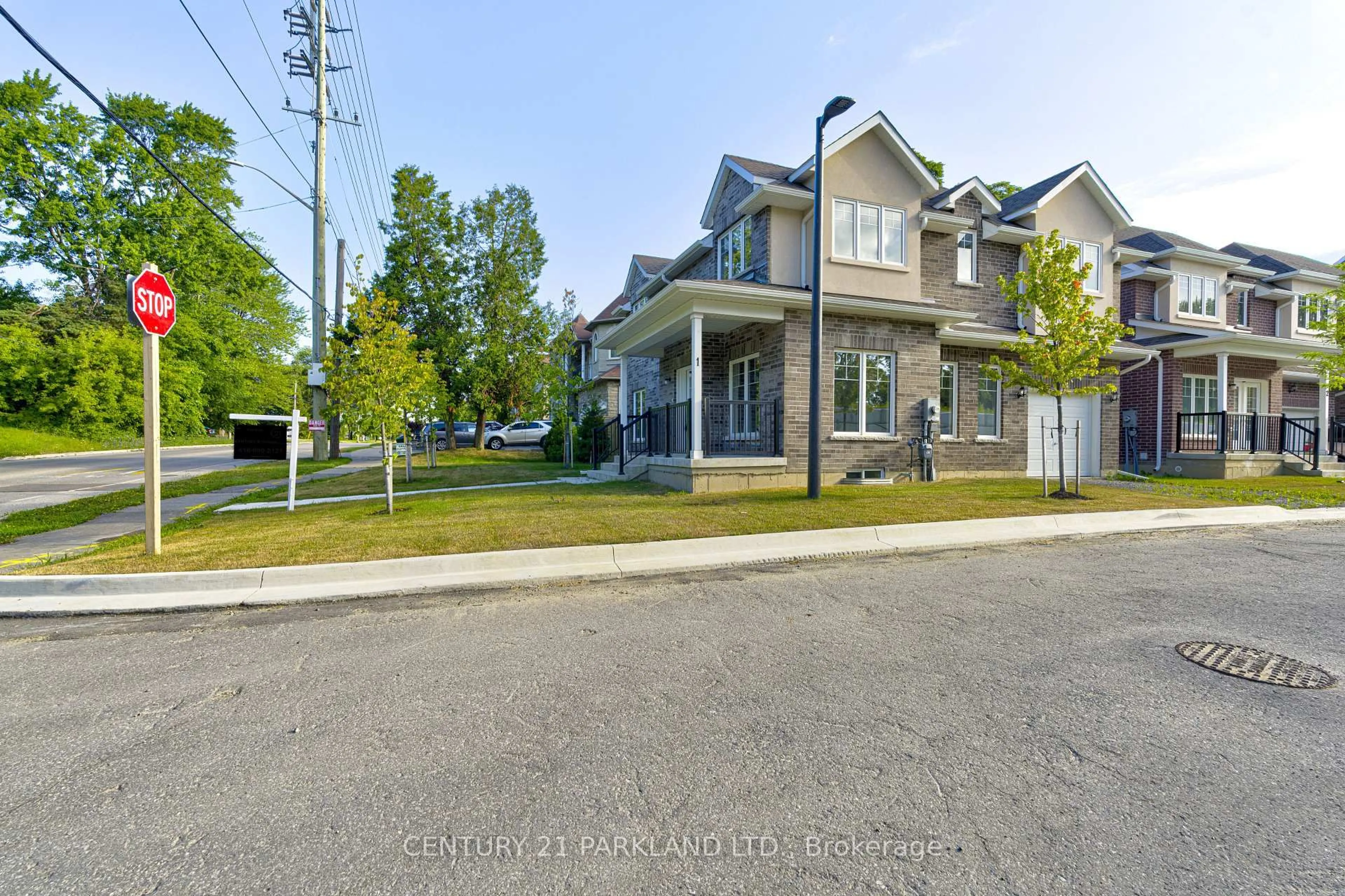 A pic from outside/outdoor area/front of a property/back of a property/a pic from drone, street for 1741 Fairport Rd #POTL #1, Pickering Ontario L1V 1S9