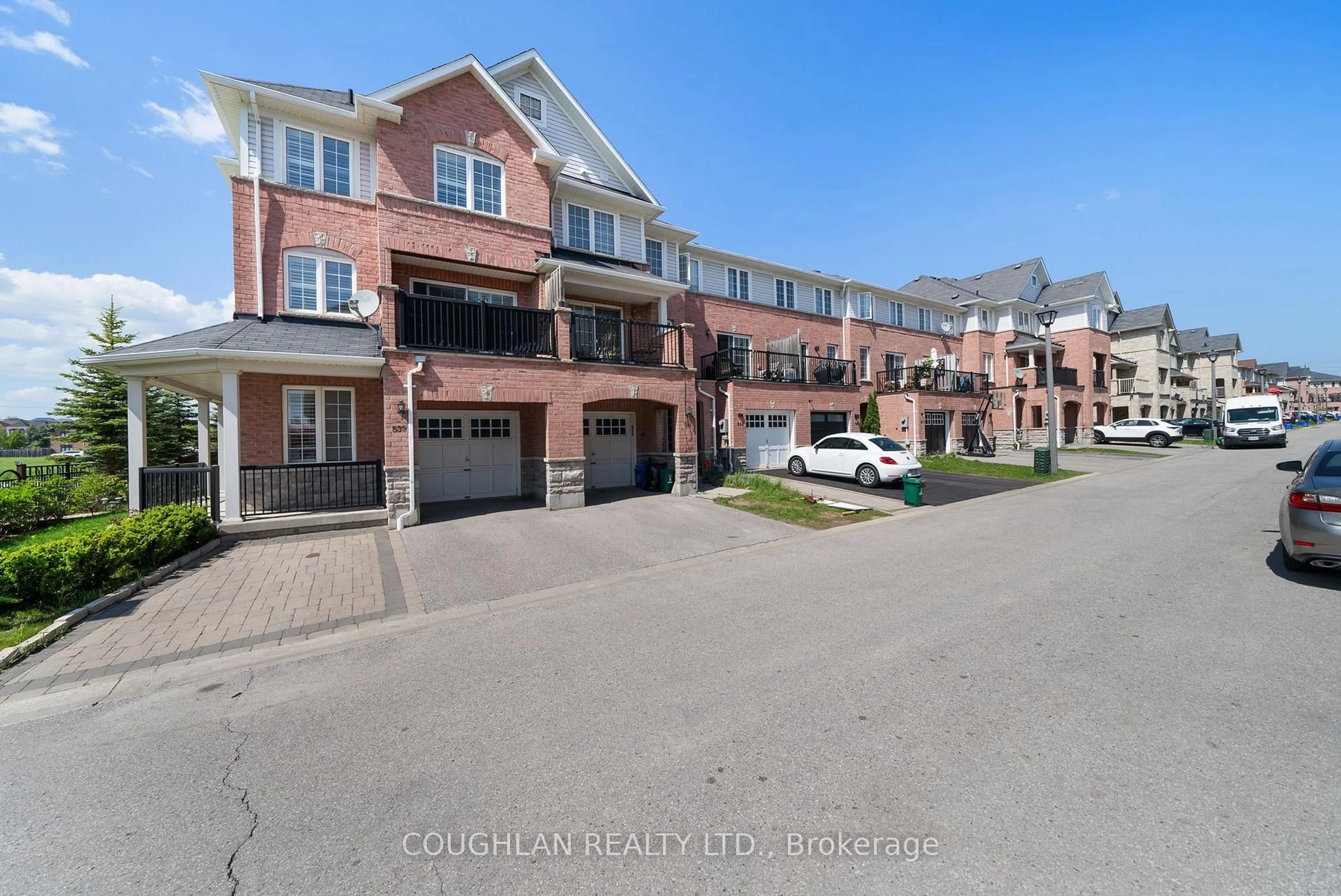 A pic from outside/outdoor area/front of a property/back of a property/a pic from drone, street for 541 Rossland Rd, Ajax Ontario L1Z 0K7