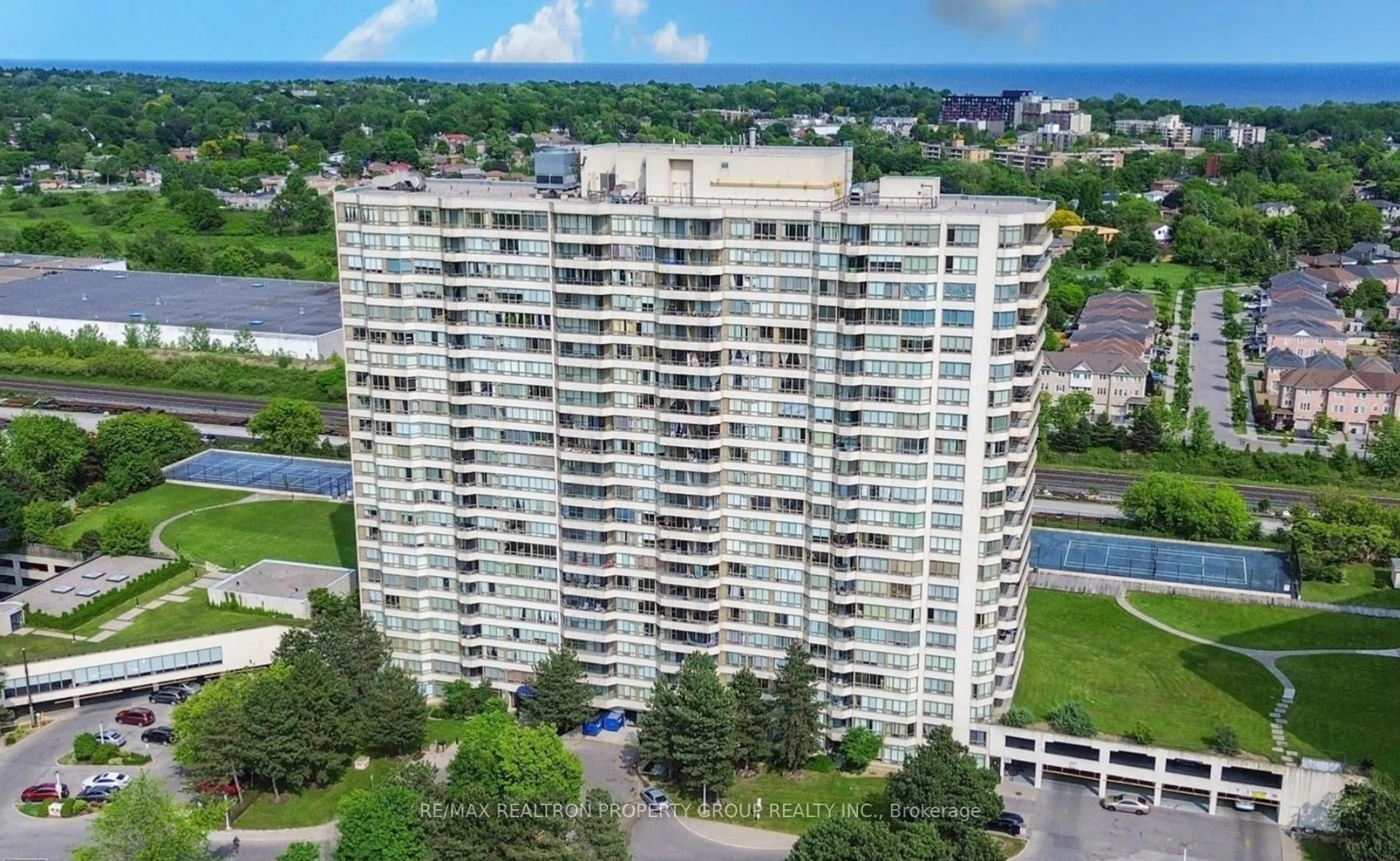A pic from outside/outdoor area/front of a property/back of a property/a pic from drone, city buildings view from balcony for 3 Greystone Walk Dr #1621, Toronto Ontario M1K 5J4