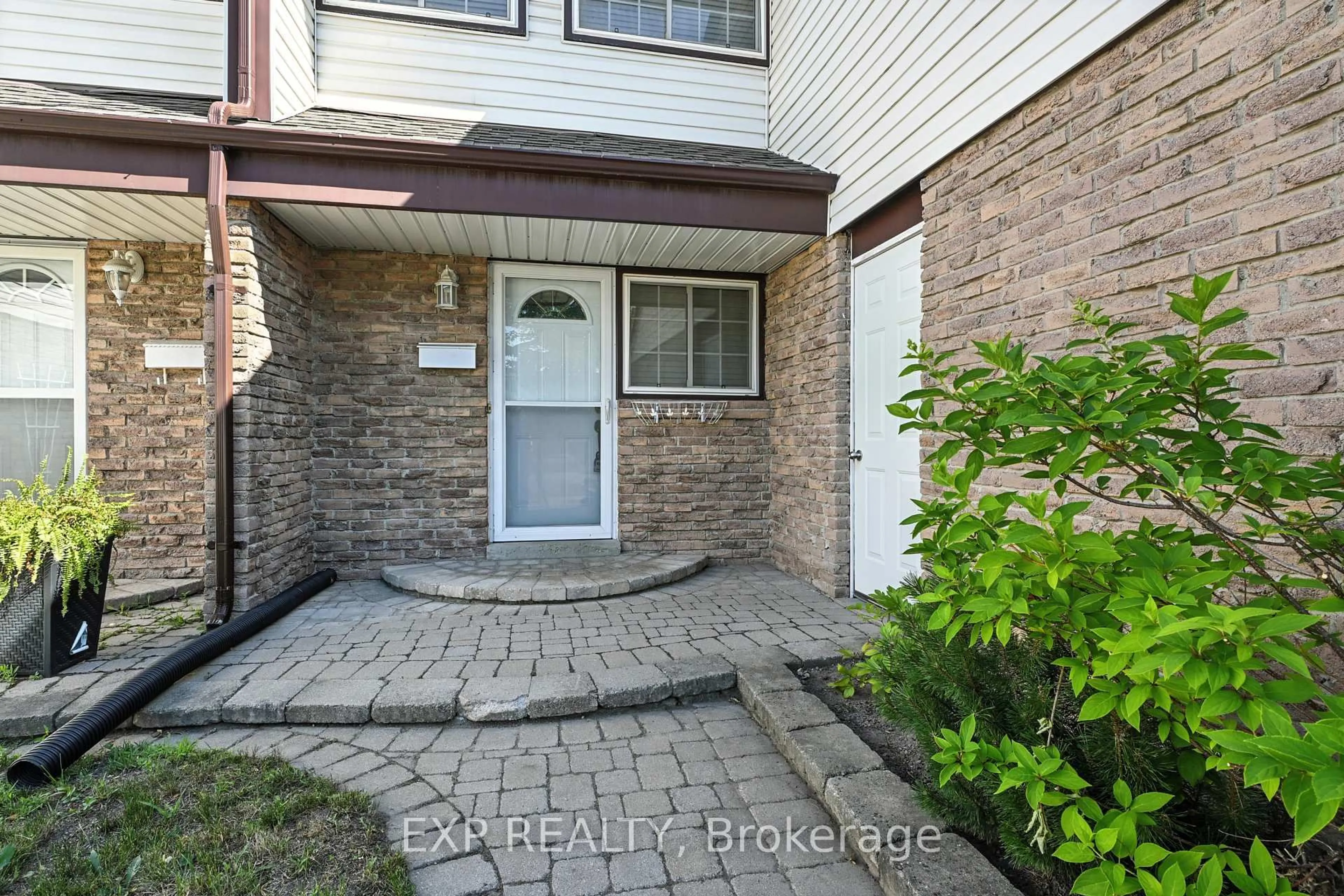 Indoor entryway for 1326 Eldorado Ave, Oshawa Ontario L1K 1G3