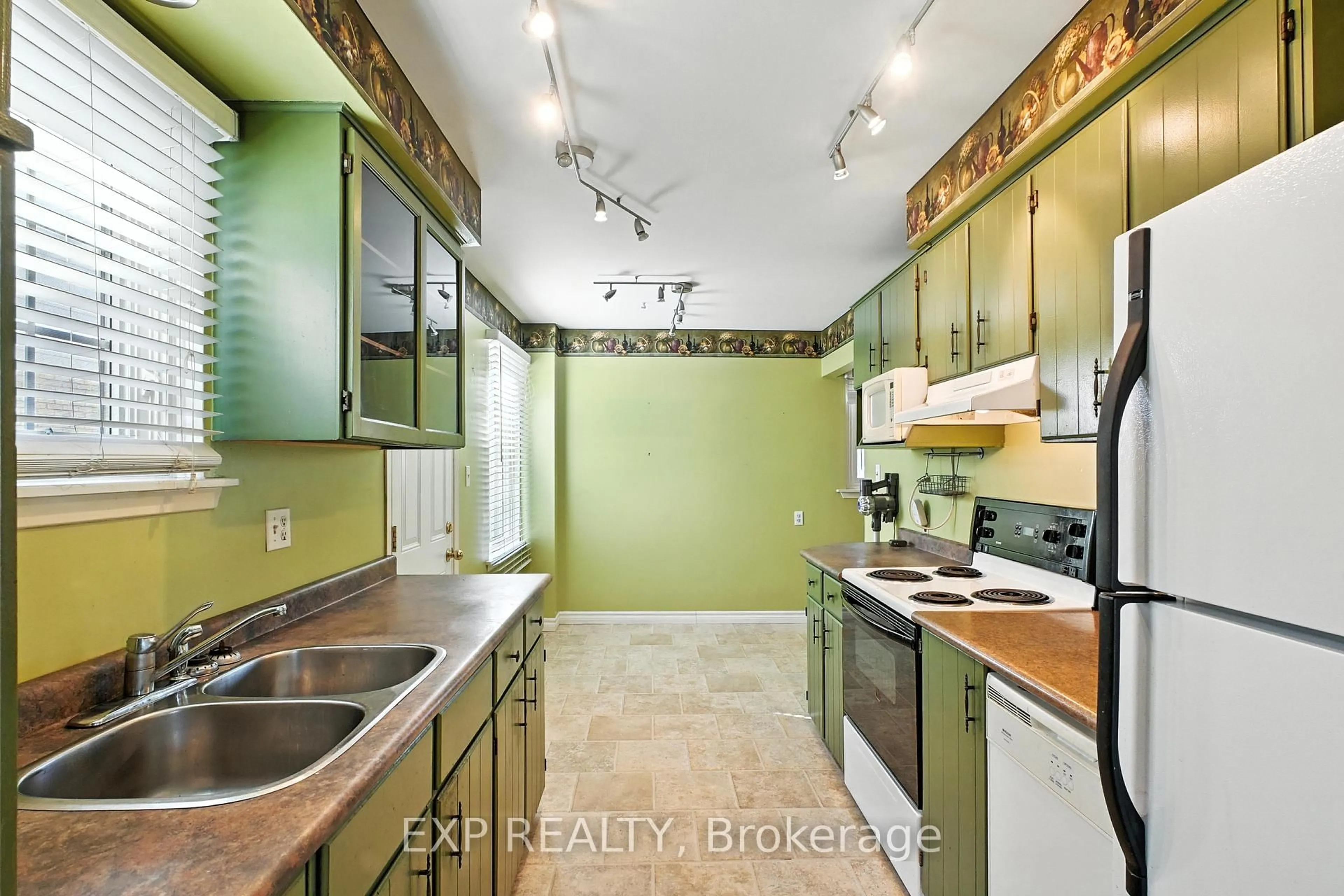 Standard kitchen, ceramic/tile floor for 1326 Eldorado Ave, Oshawa Ontario L1K 1G3