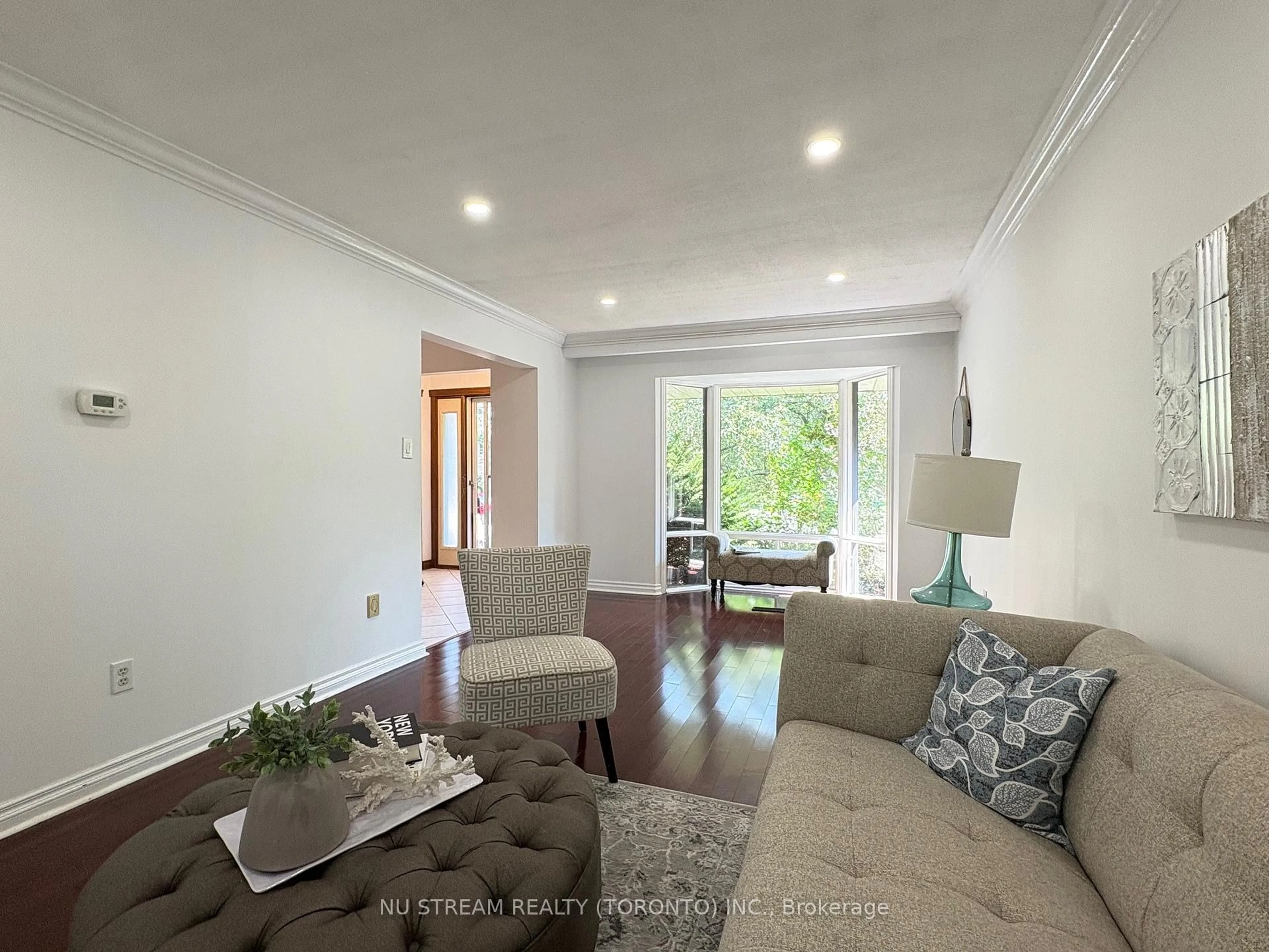 Living room with furniture, unknown for 172 Lawson Rd, Toronto Ontario M1C 2J4