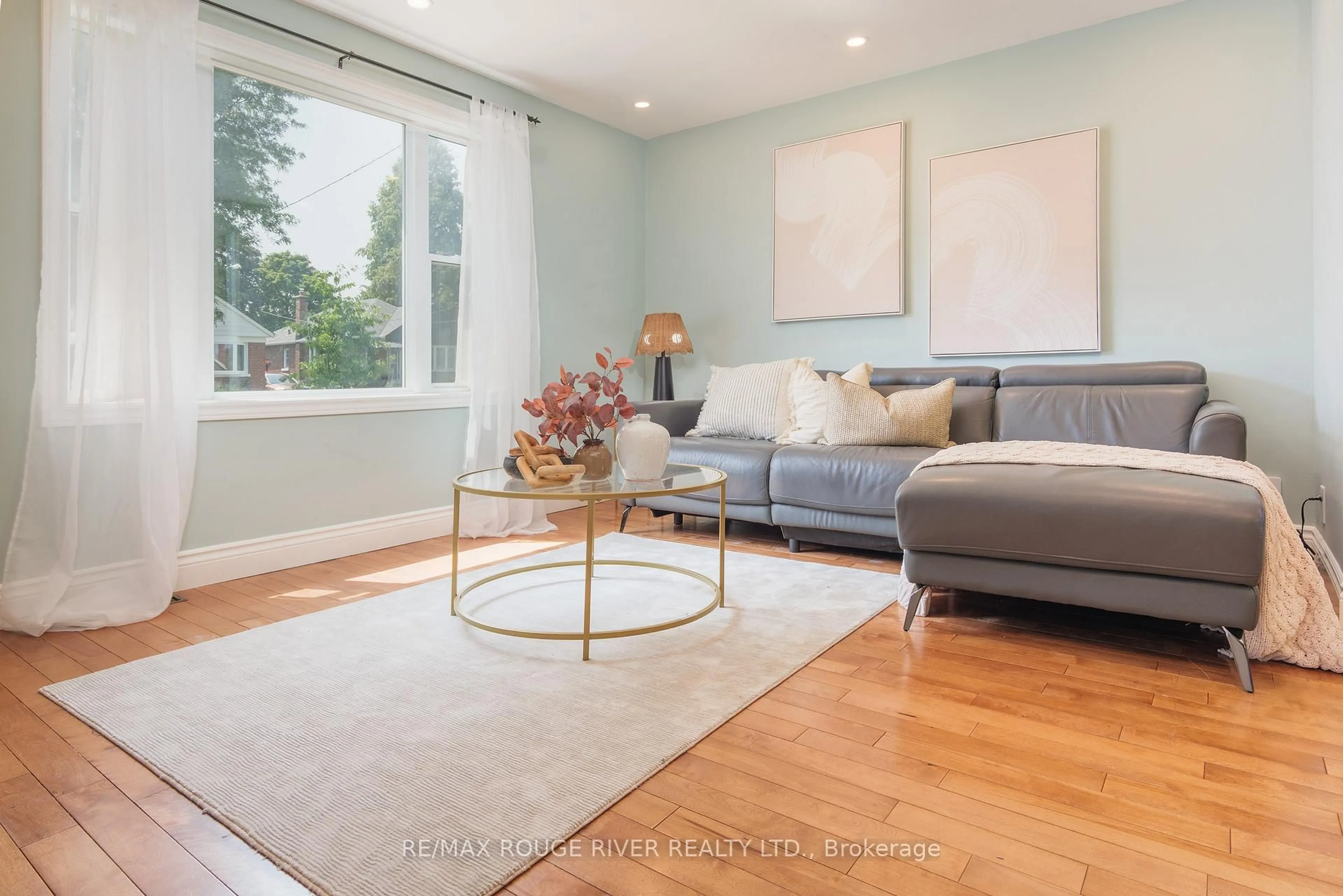 Living room with furniture, unknown for 111 Oakes Ave, Oshawa Ontario L1G 6C5