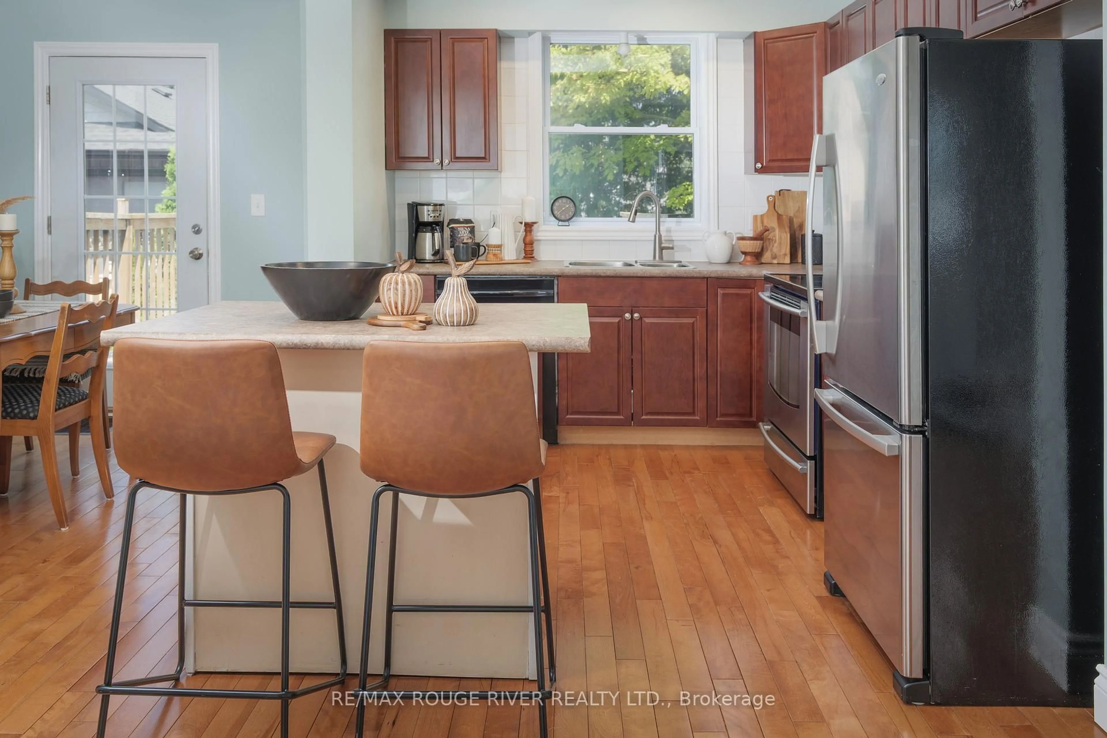 Open concept kitchen, unknown for 111 Oakes Ave, Oshawa Ontario L1G 6C5