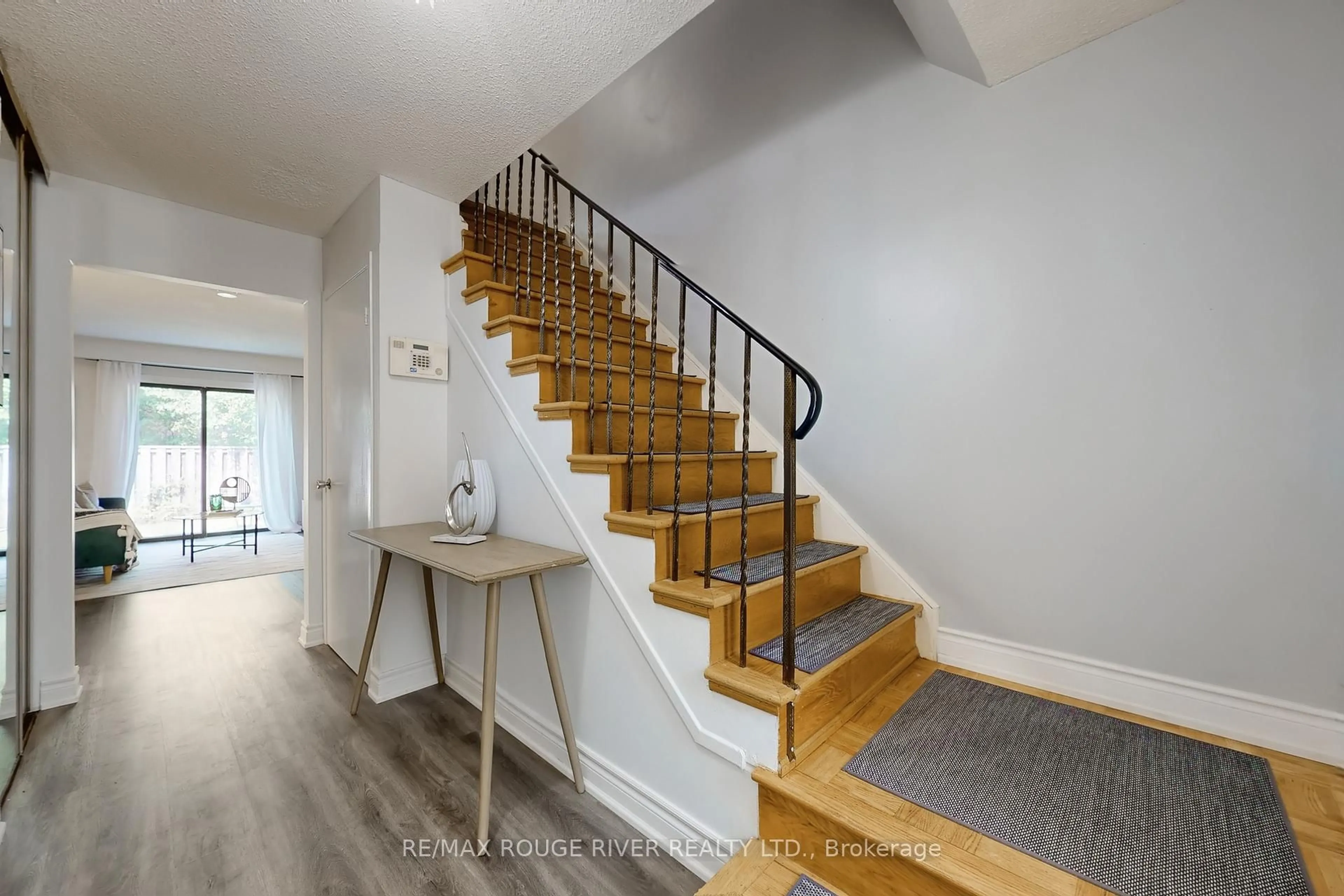 Stairs for 34 Dundalk Dr #24, Toronto Ontario M1P 4W3